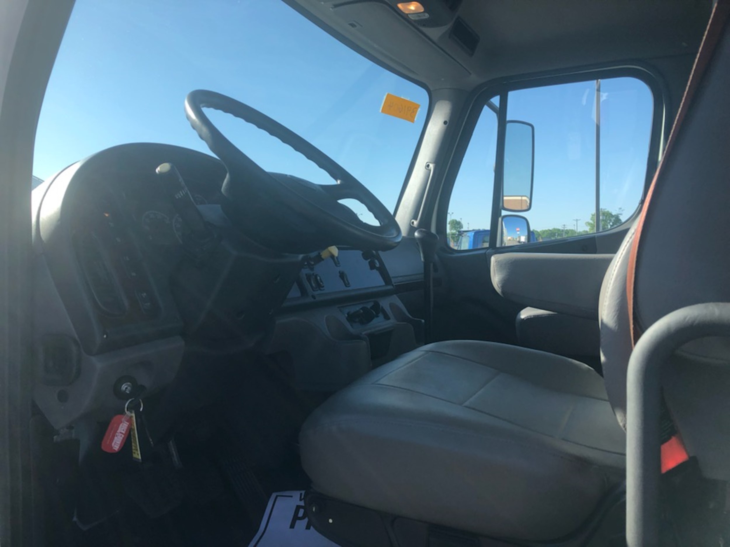 2015 FREIGHTLINER M270 391604-04 2015 FREIGHTLINER M270 391604-04