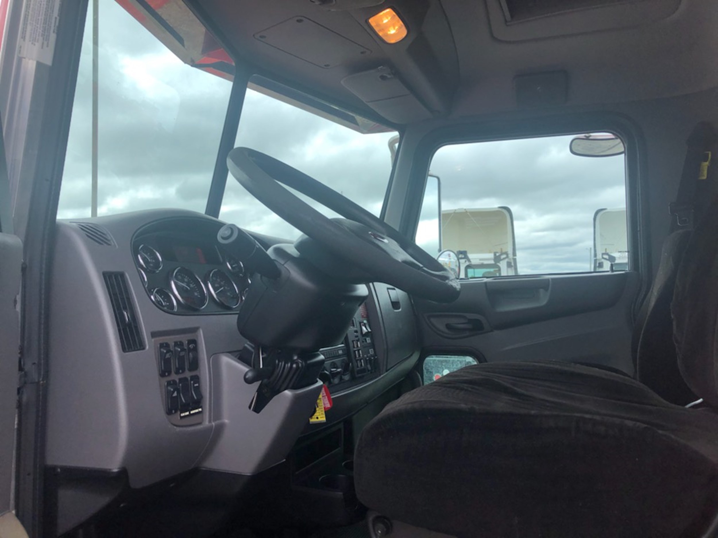 2013 PETERBILT 337 801722-07 2013 PETERBILT 337 801722-07