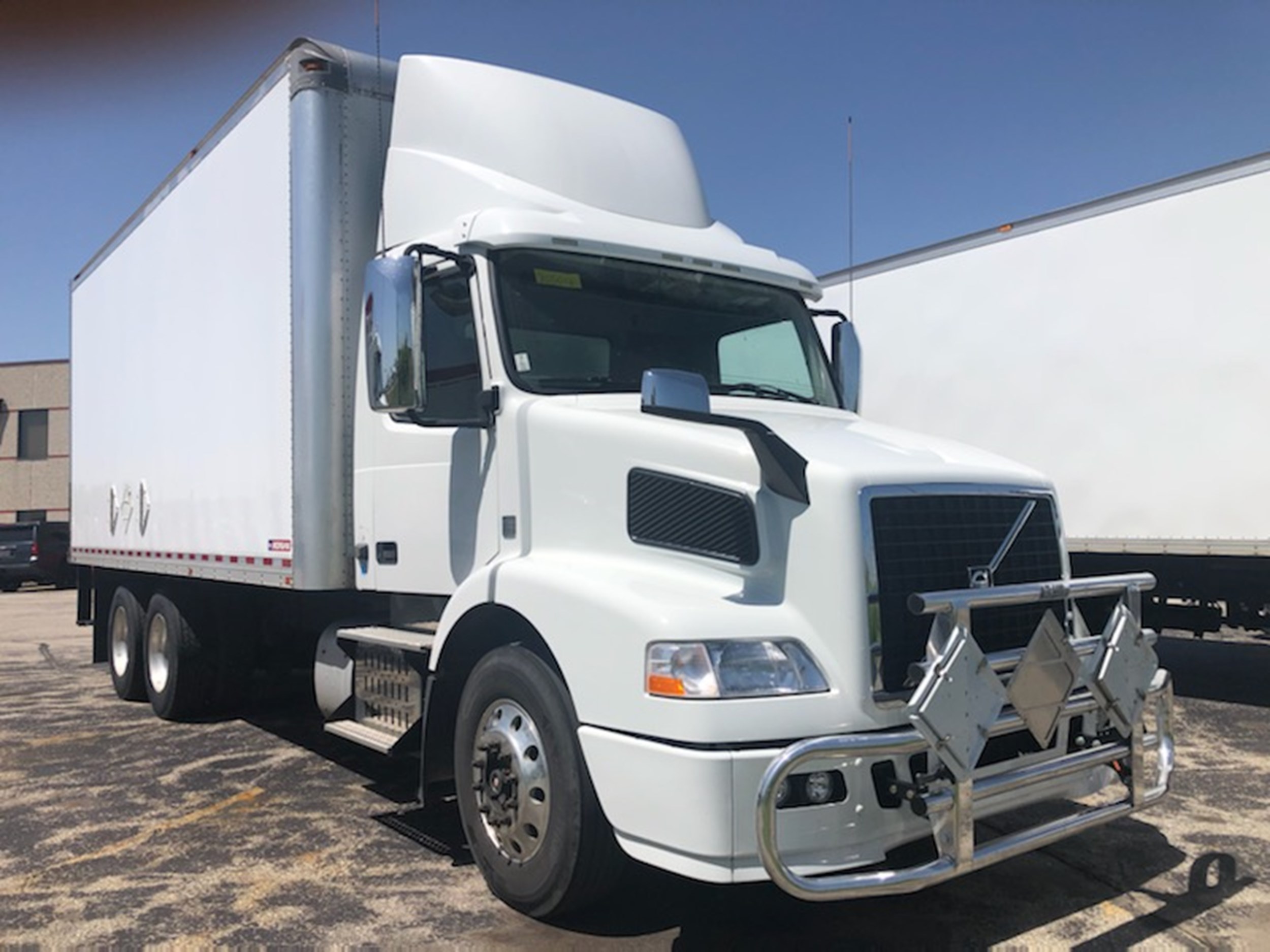 2016 VOLVO VNM200 805016-02 2016 VOLVO VNM200 805016-02
