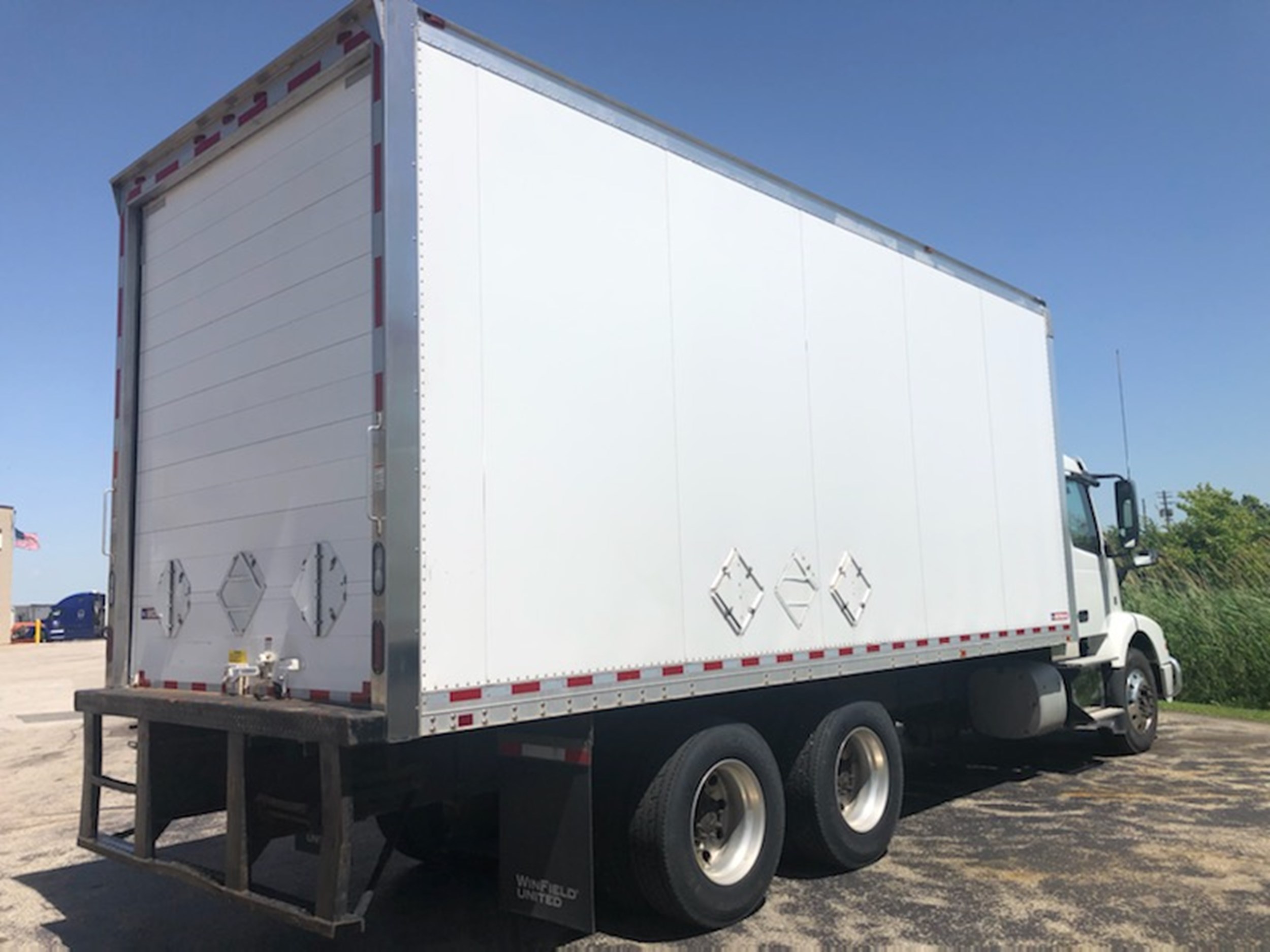 2016 VOLVO VNM200 805016-03 2016 VOLVO VNM200 805016-03
