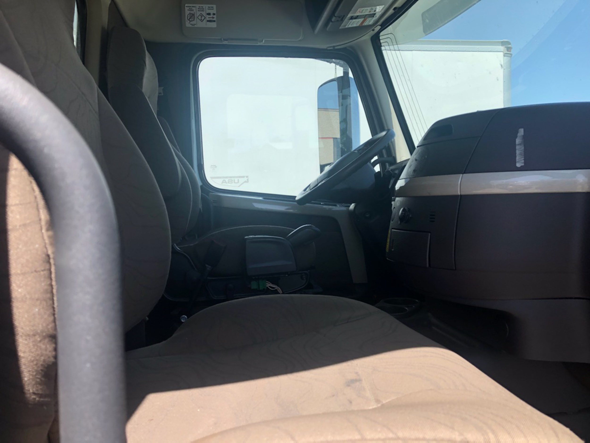 2016 VOLVO VNM200 805016-05 2016 VOLVO VNM200 805016-05