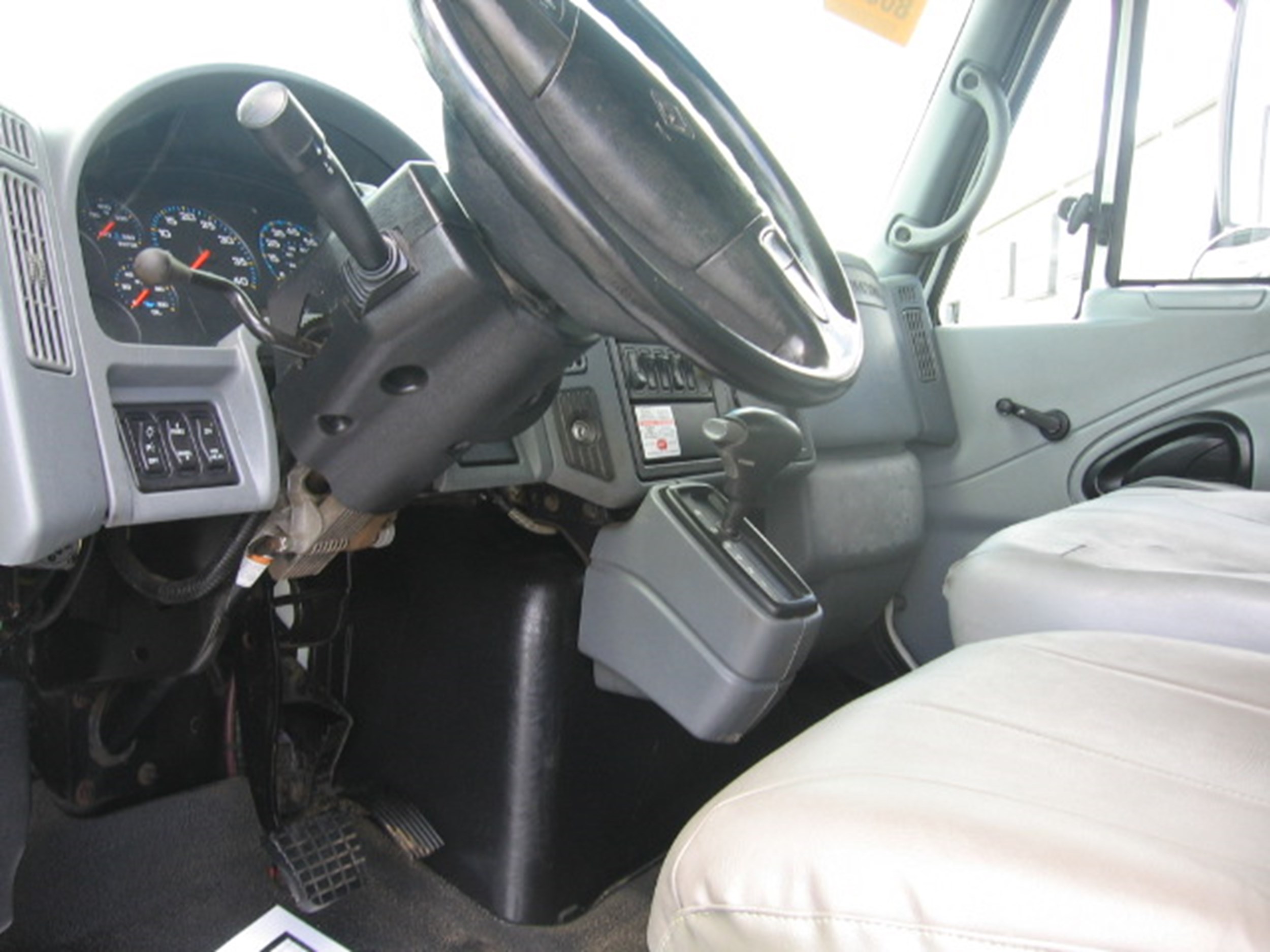 2004 INTERNATIONAL 4300 806265-07 2004 INTERNATIONAL 4300 806265-07