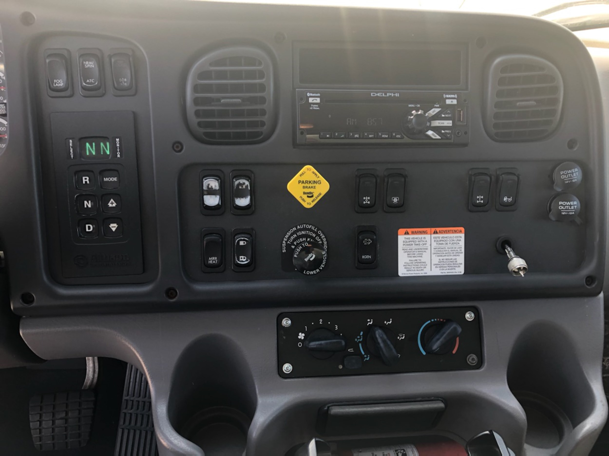 2014 FREIGHTLINER M280 805990-05 2014 FREIGHTLINER M280 805990-05