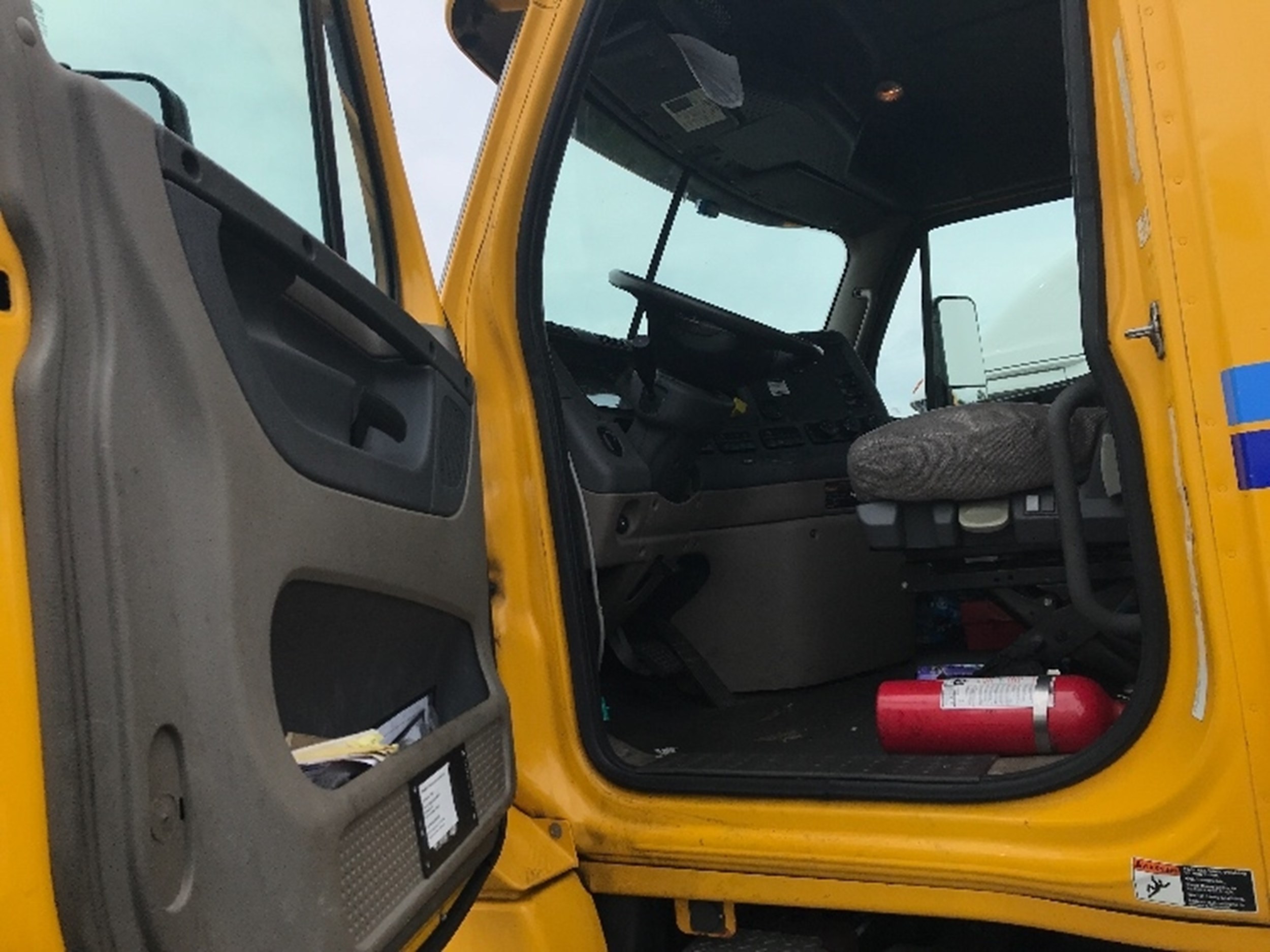 2015 FREIGHTLINER CA125 811088-04 2015 FREIGHTLINER CA125 811088-04