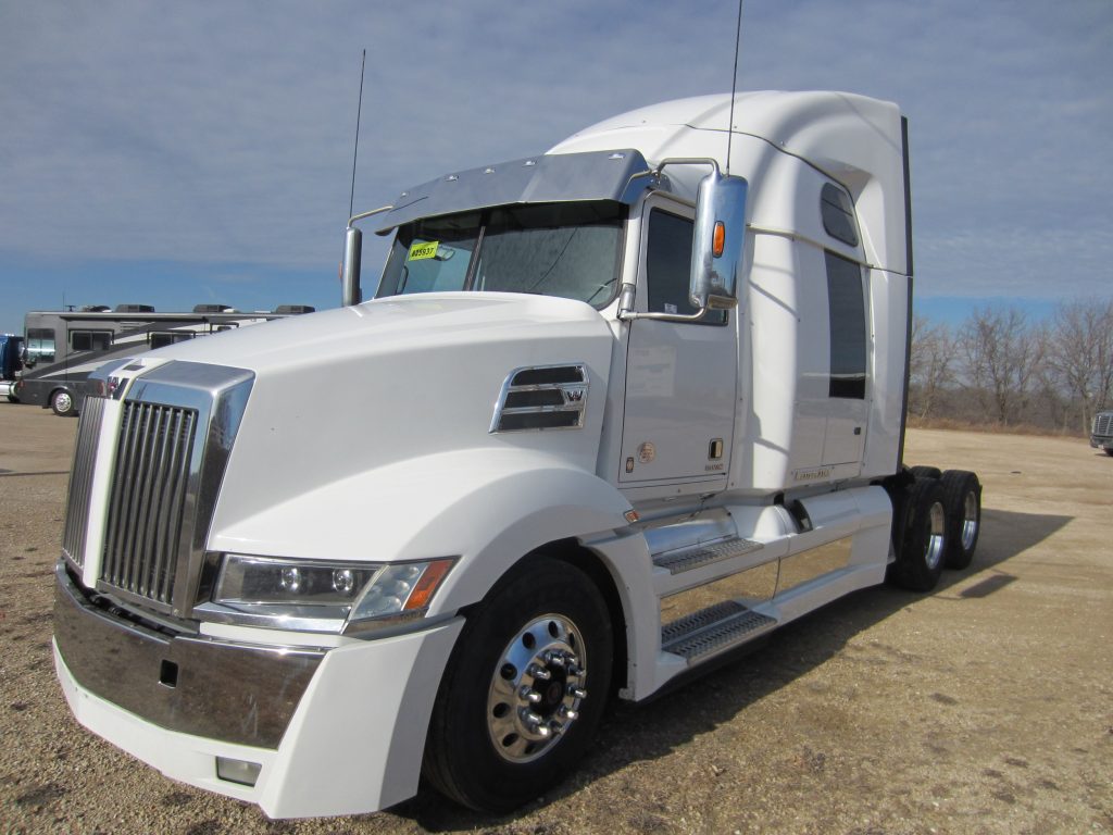 2018 WESTERN STAR 5700XE - Truck Country