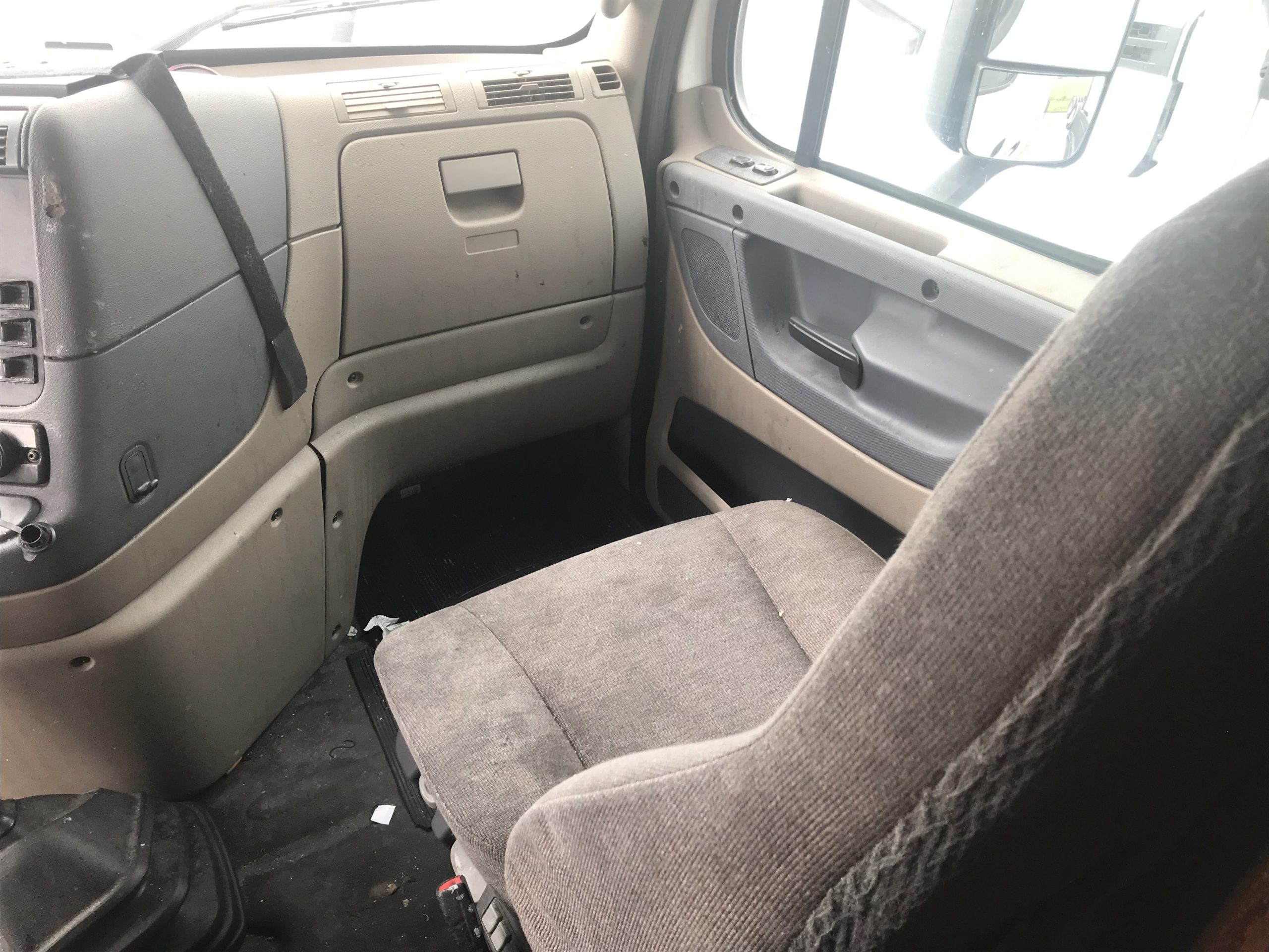 2016 Freightliner CA125 068EX000001D2ba 2016 Freightliner CA125 068EX000001D2ba