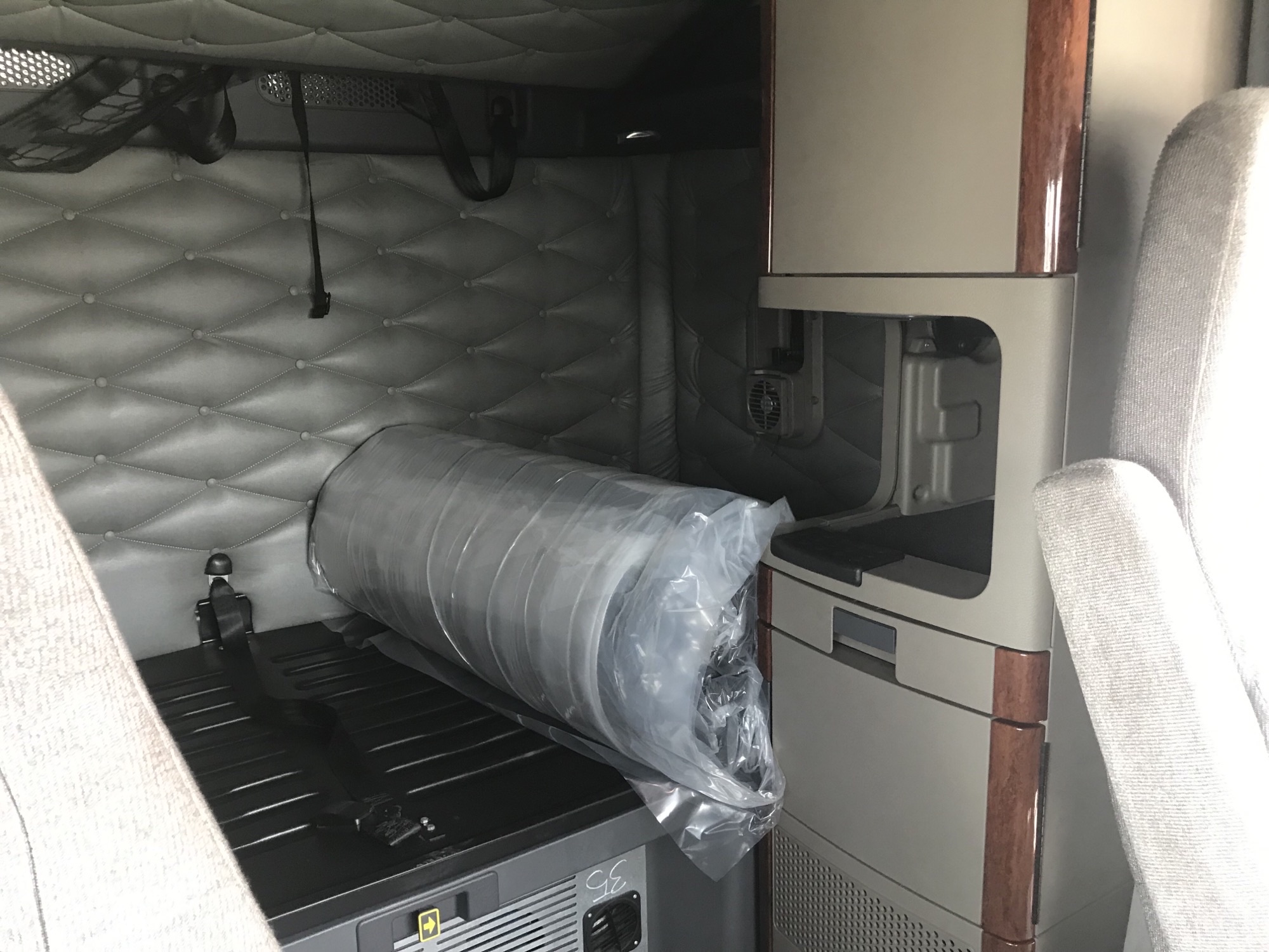 2018 Freightliner EVO 068EX000001G0F5 2018 Freightliner EVO 068EX000001G0F5