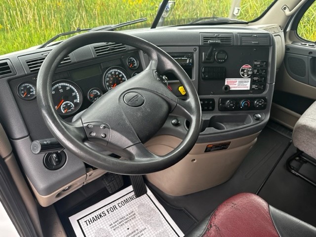 2017 Freightliner CA113 068EX000001L7Pw 2017 Freightliner CA113 068EX000001L7Pw