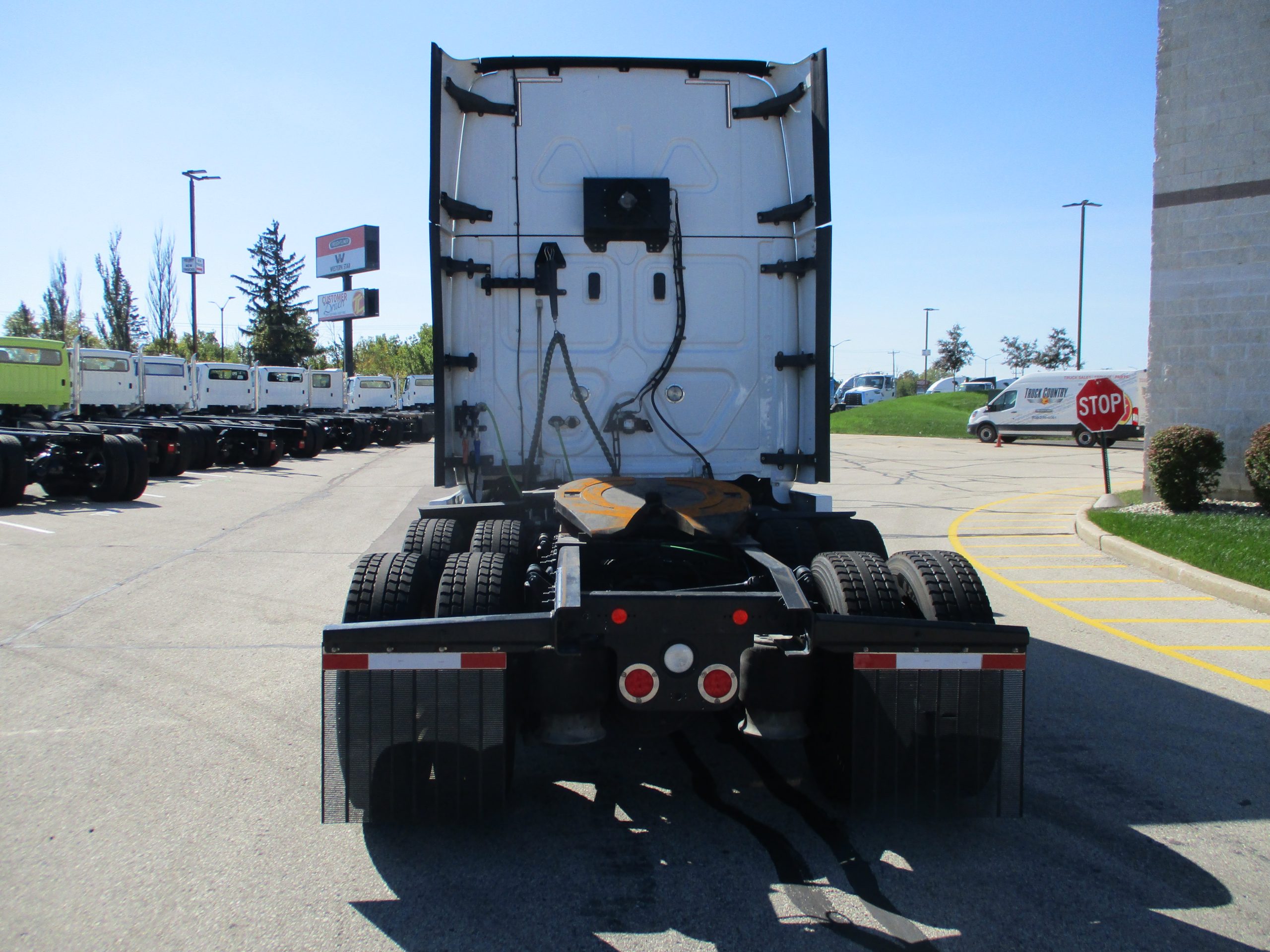 2020 Freightliner CA125 068EX000001OOYO 2020 Freightliner CA125 068EX000001OOYO