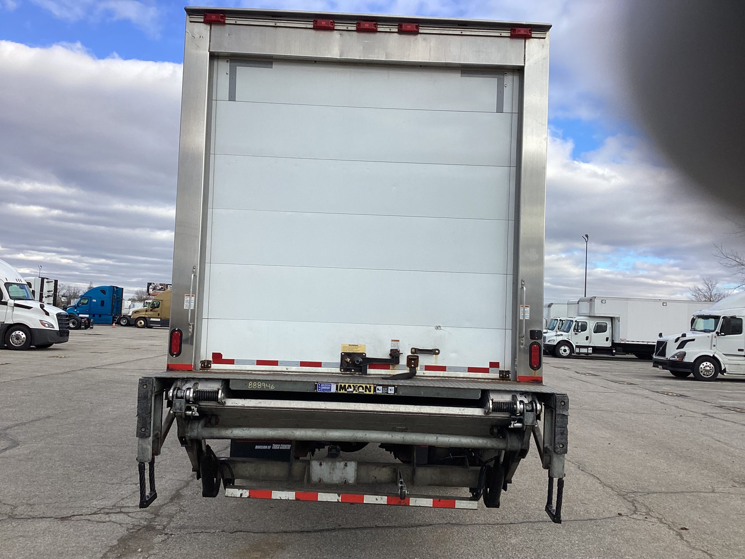 2018 Freightliner M2 106 068EX000001imFR 2018 Freightliner M2 106 068EX000001imFR