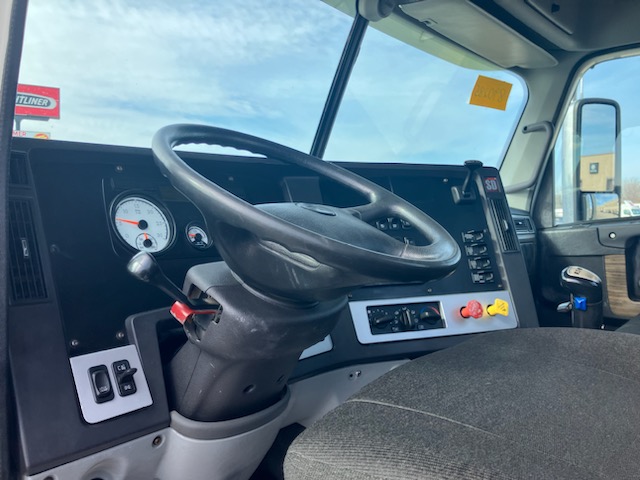 2015 Freightliner 122SD 068PM000005D7yW 2015 Freightliner 122SD 068PM000005D7yW