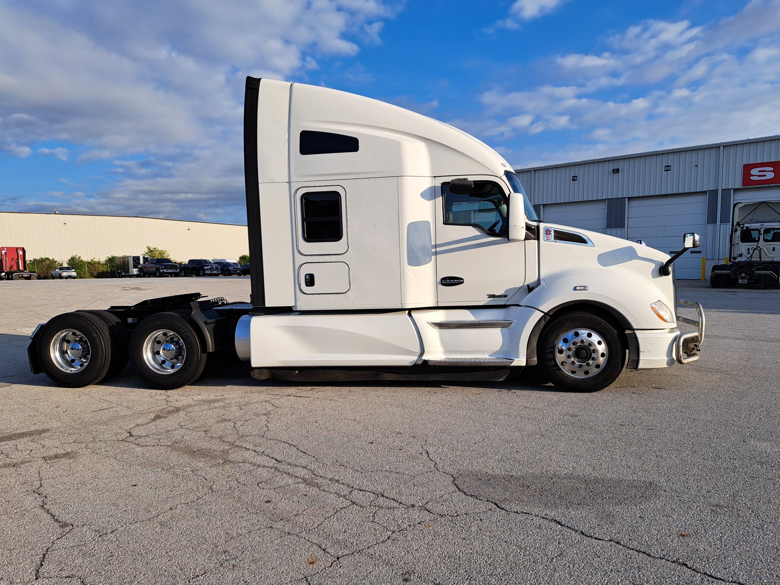 2020 Kenworth T680 068PM00000CyFGc 2020 Kenworth T680 068PM00000CyFGc