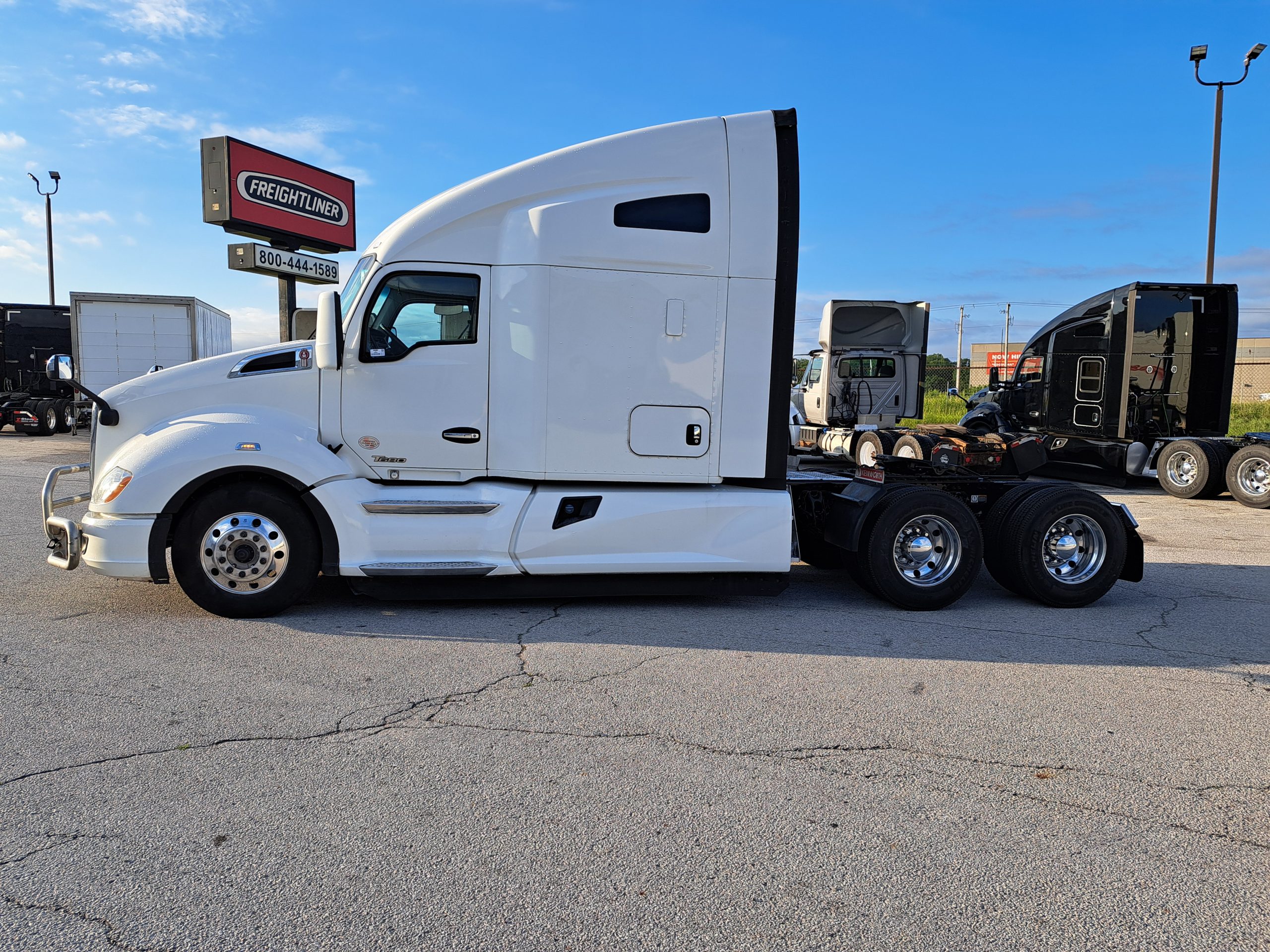 2020 Kenworth T680 068PM00000CyIEV 2020 Kenworth T680 068PM00000CyIEV