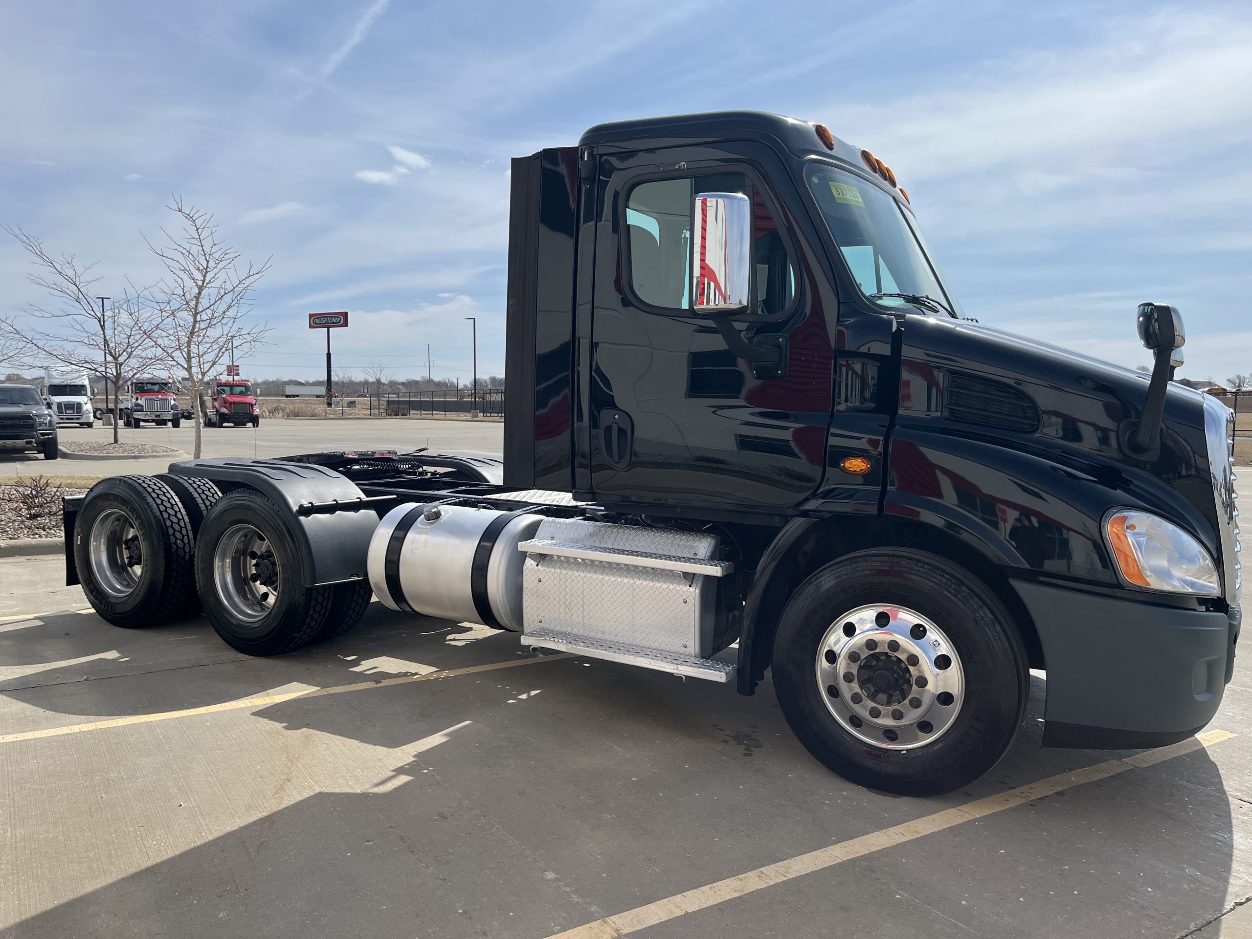 2017 Freightliner CA113 - image 5 of 6