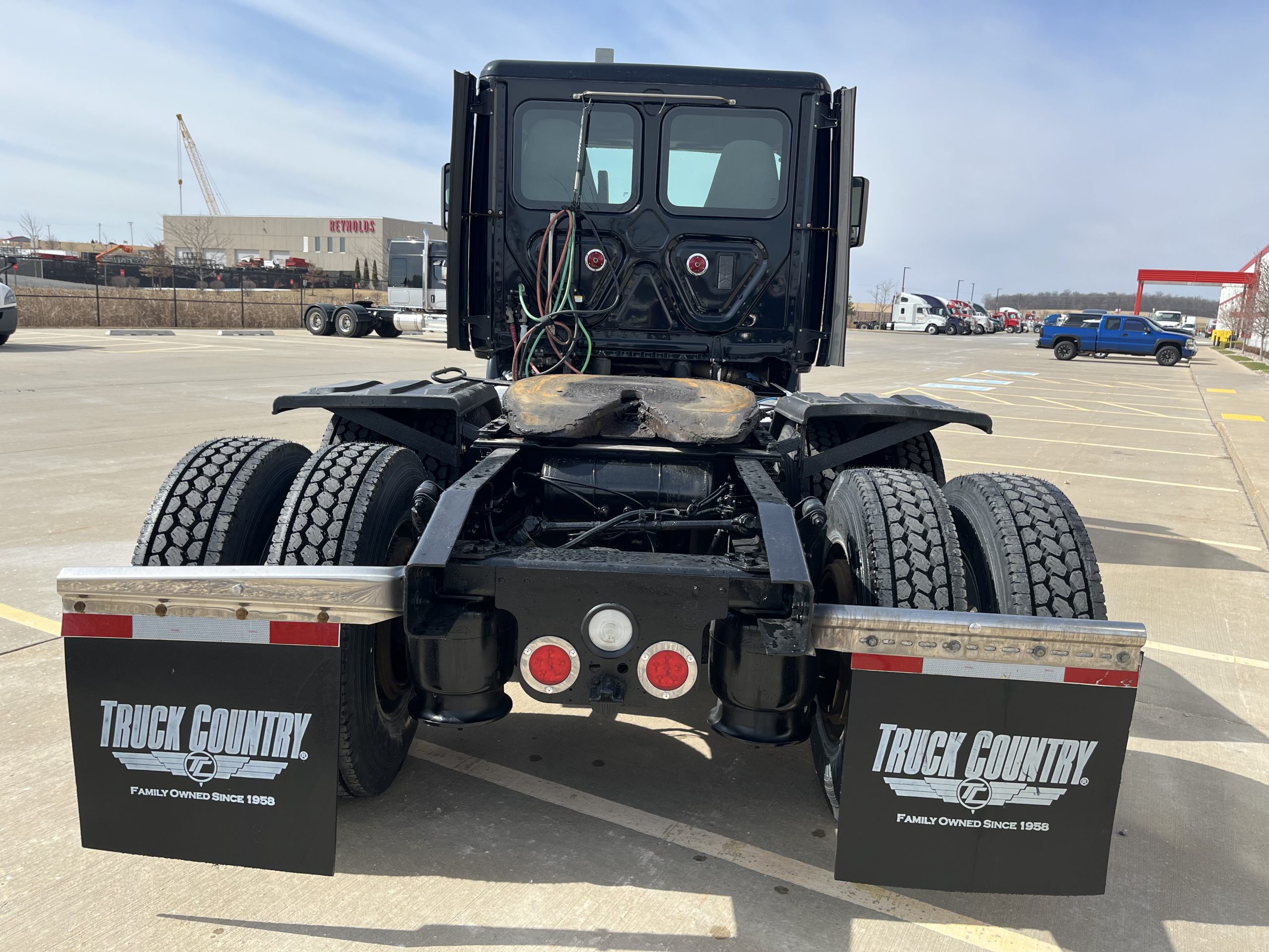 2017 Freightliner CA113 - image 3 of 6