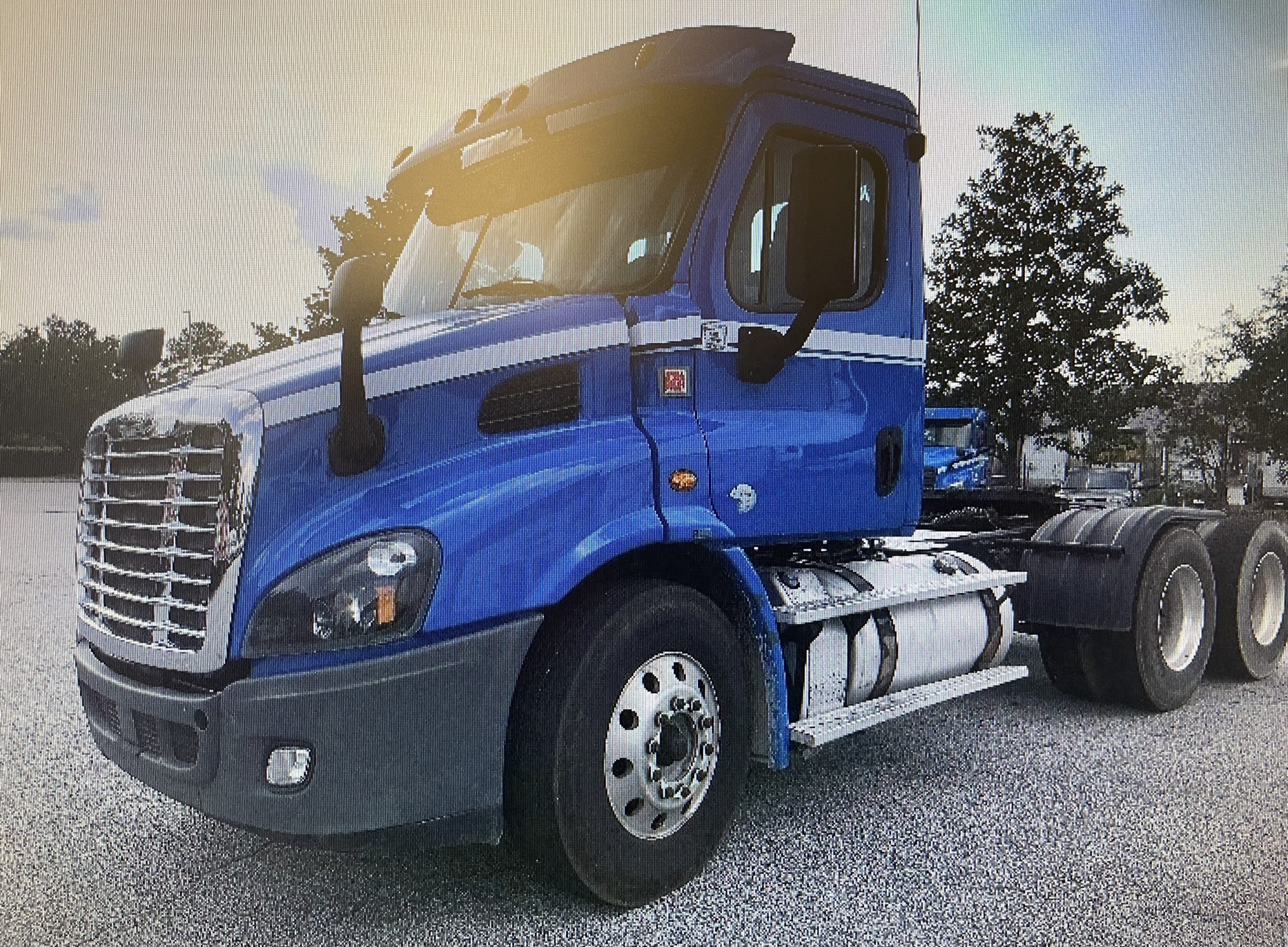 2018 Freightliner CA113 - image 1 of 4