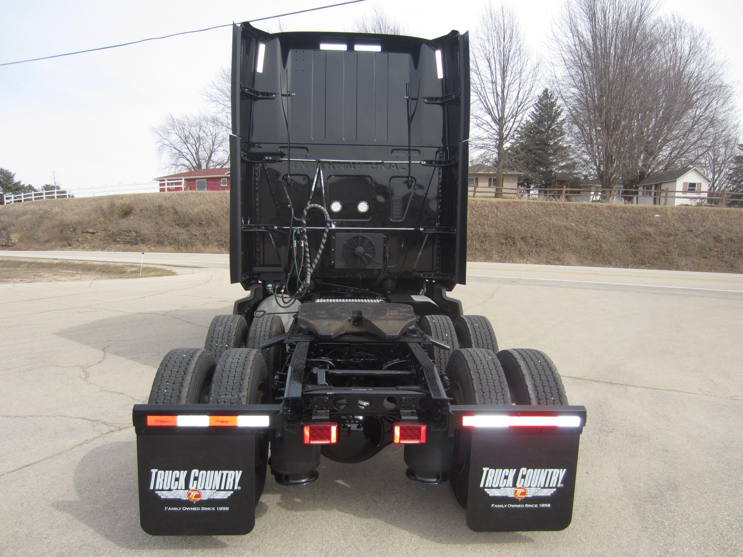 2022 International LT625 - image 5 of 6