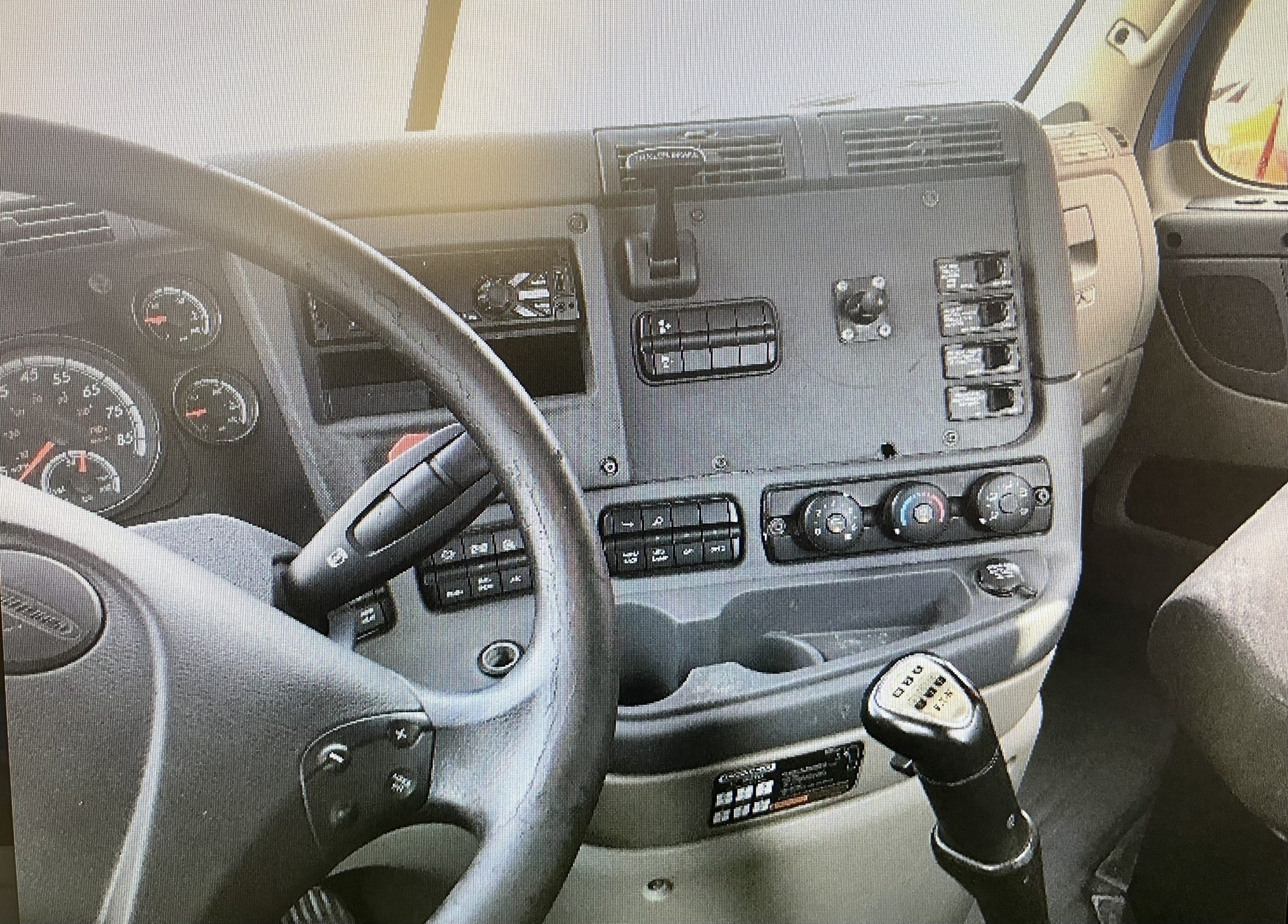 2018 Freightliner CA113 - image 2 of 4