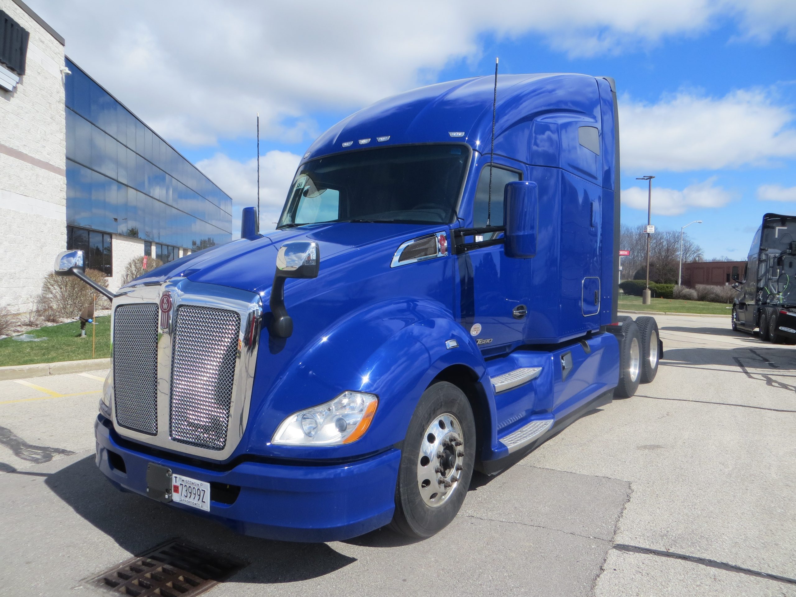 2020 Kenworth T680 - image 1 of 6