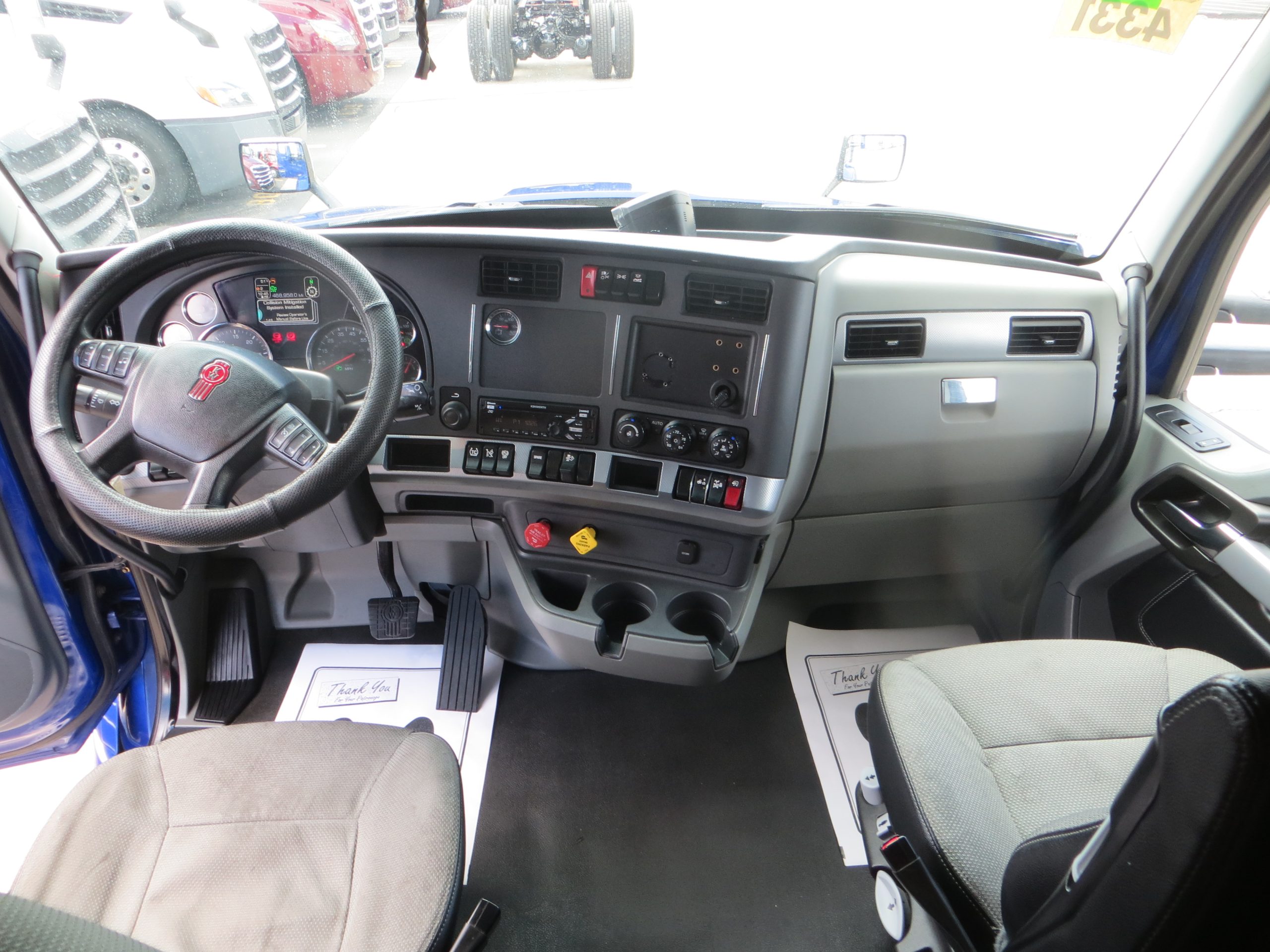 2020 Kenworth T680 - image 5 of 6