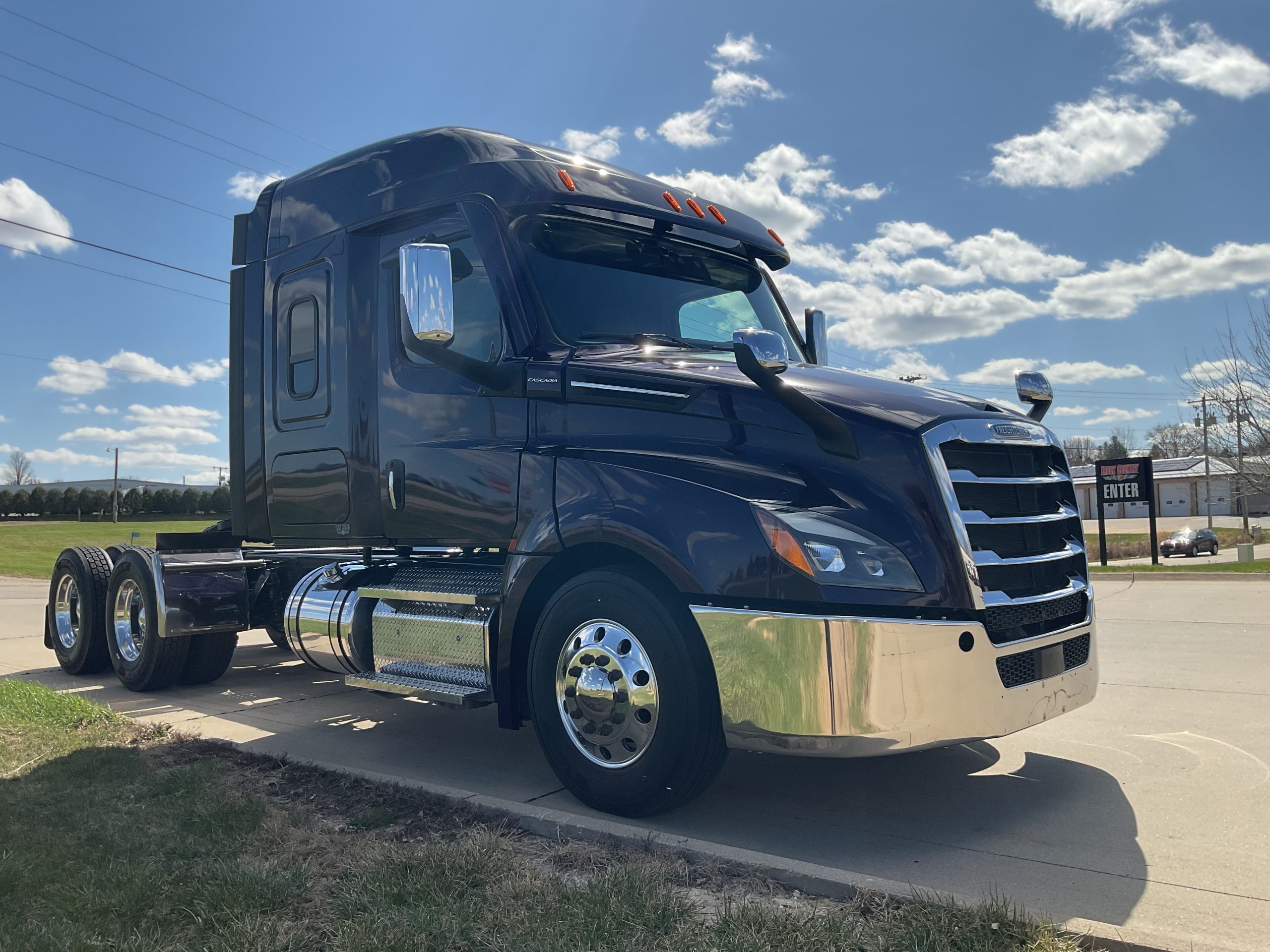 2023 Freightliner PT126 - image 3 of 6