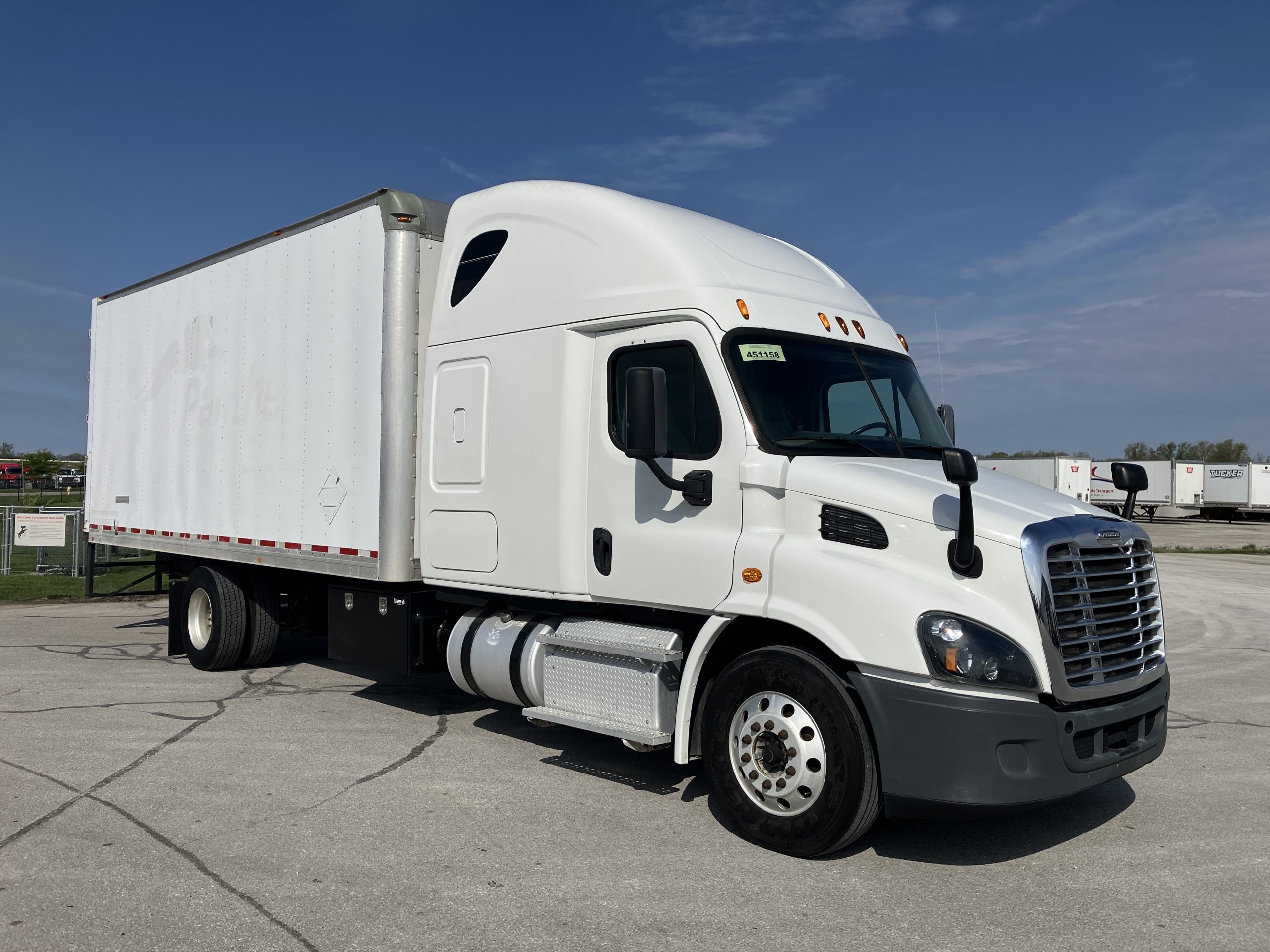 2015 Freightliner CA113 - image 2 of 6