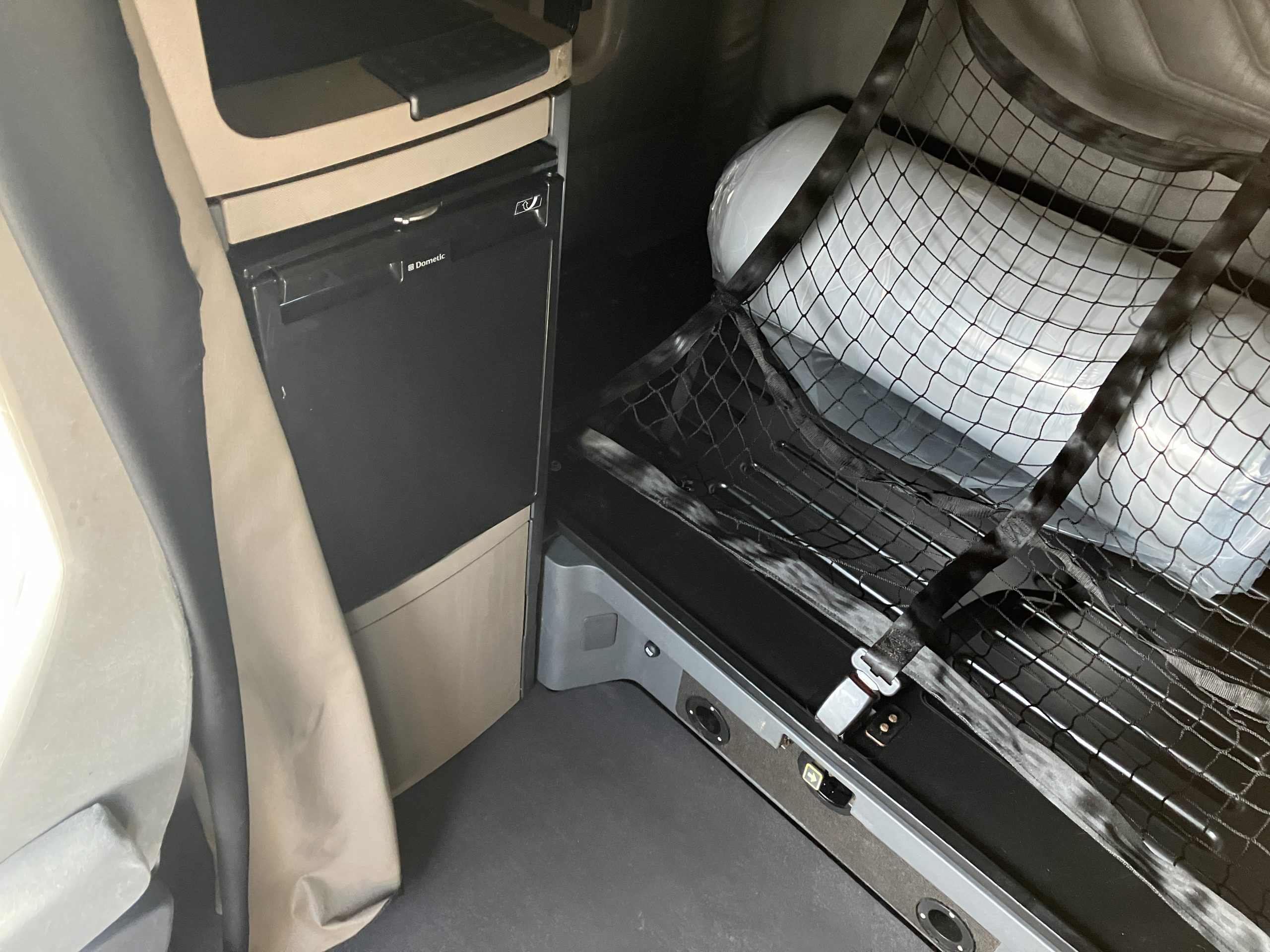 2015 Freightliner CA113 - image 4 of 6