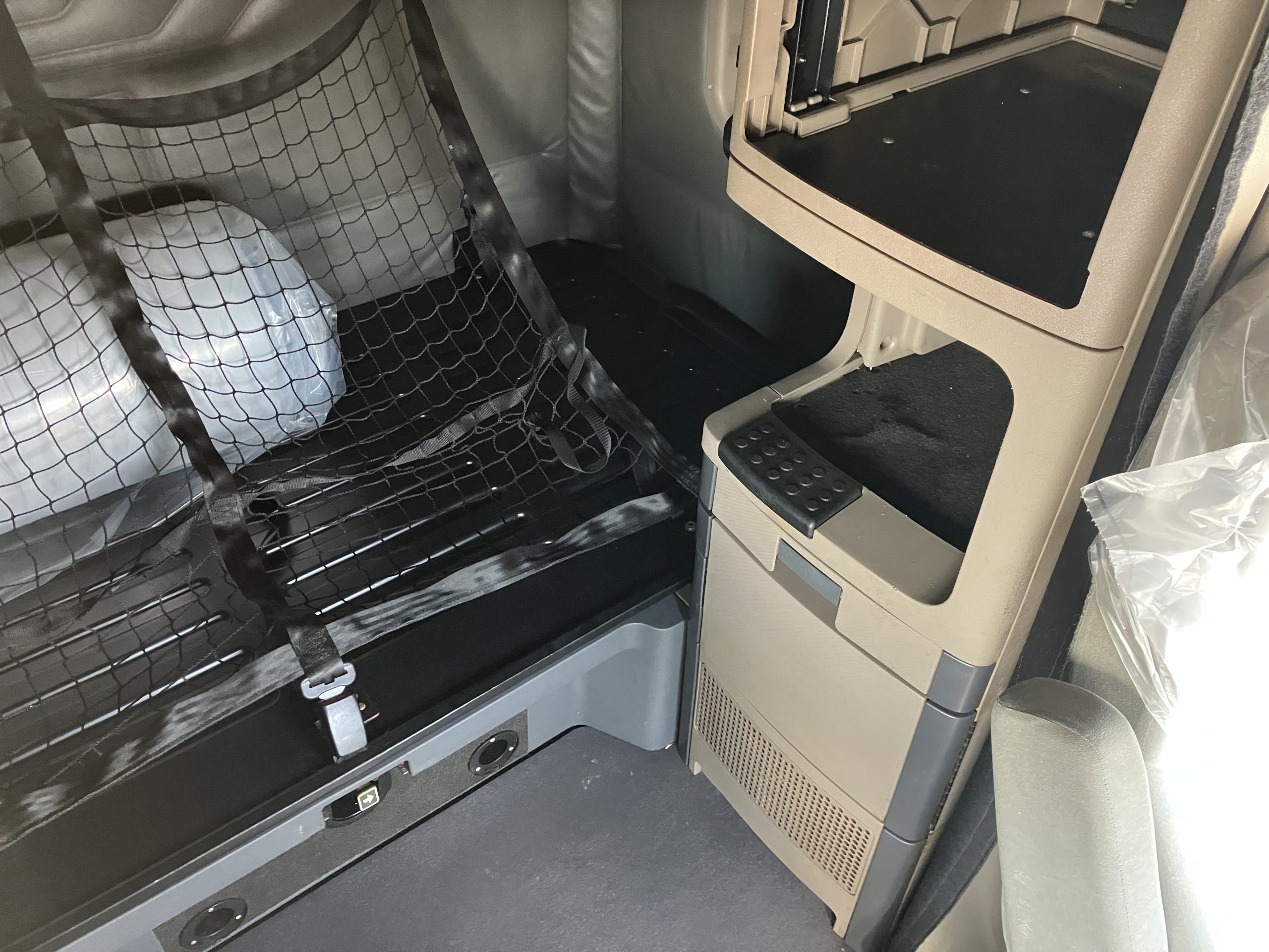 2015 Freightliner CA113 - image 6 of 6