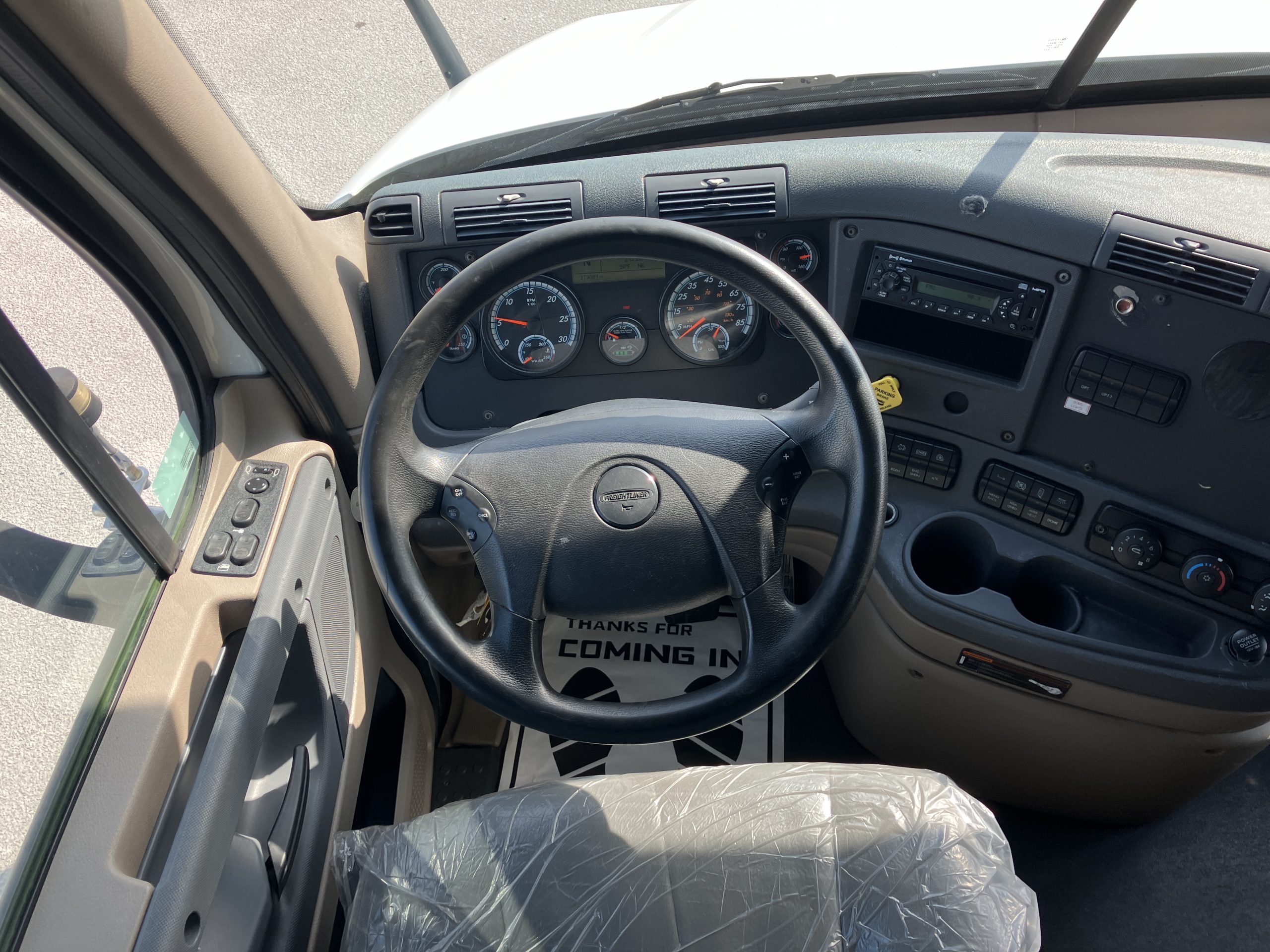 2015 Freightliner CA113 - image 5 of 6