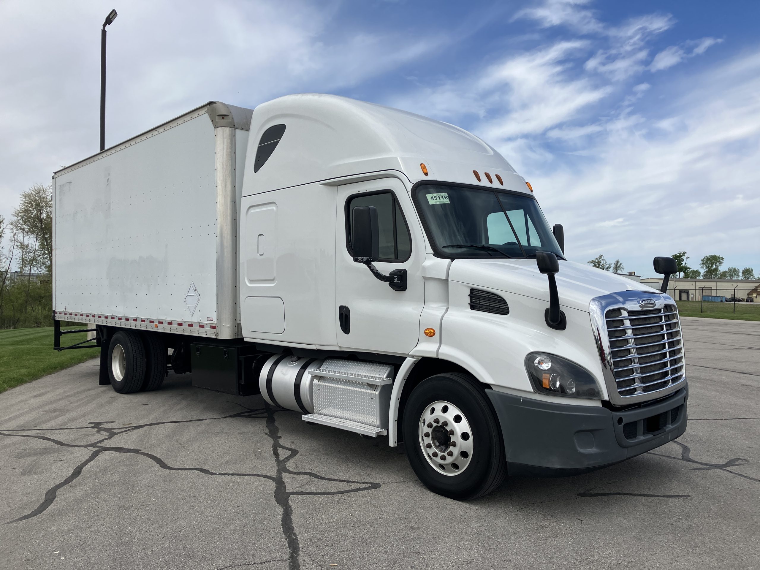2015 Freightliner CA113 - image 2 of 6