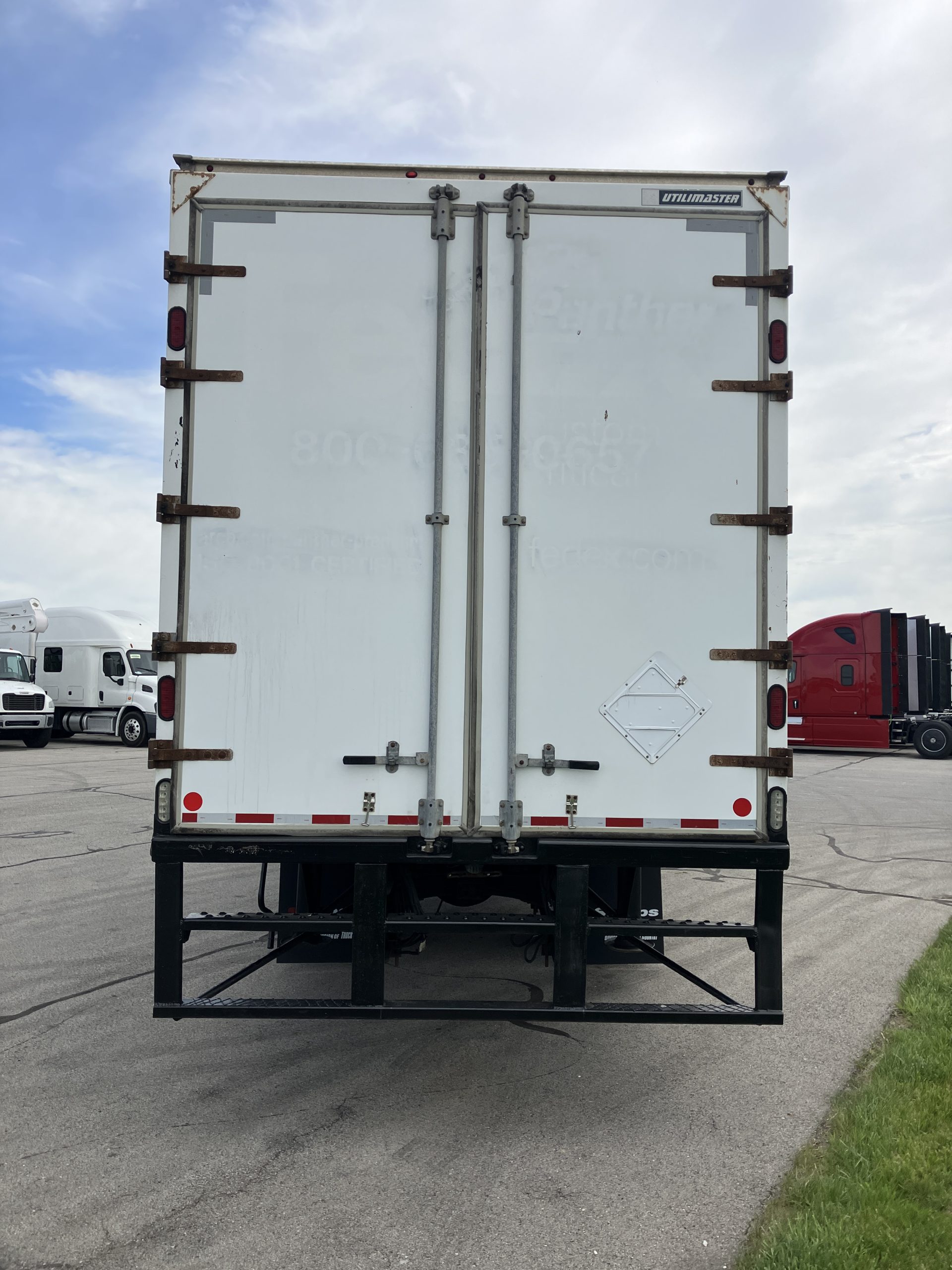 2015 Freightliner CA113 - image 5 of 6