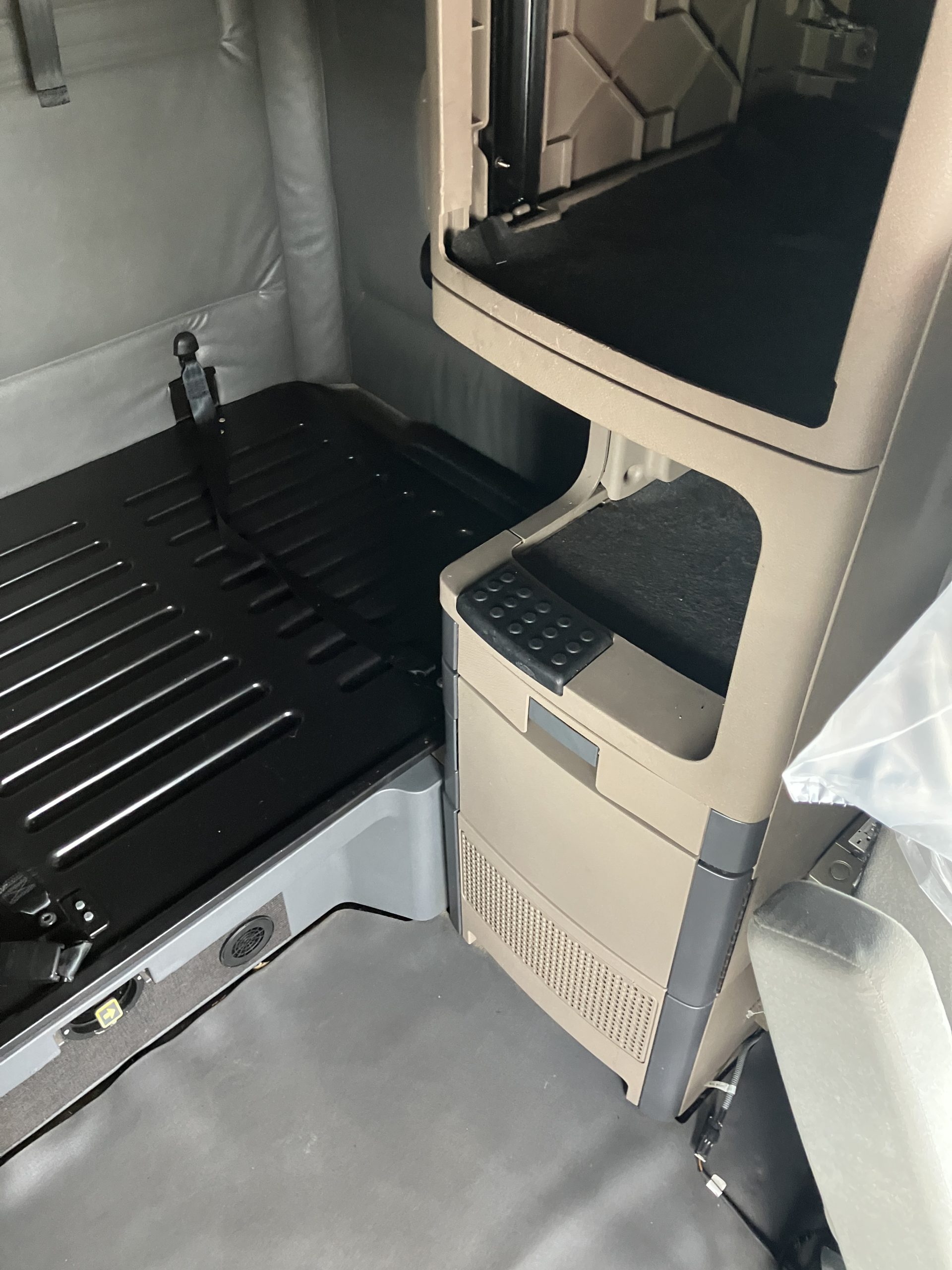 2015 Freightliner CA113 - image 1 of 6
