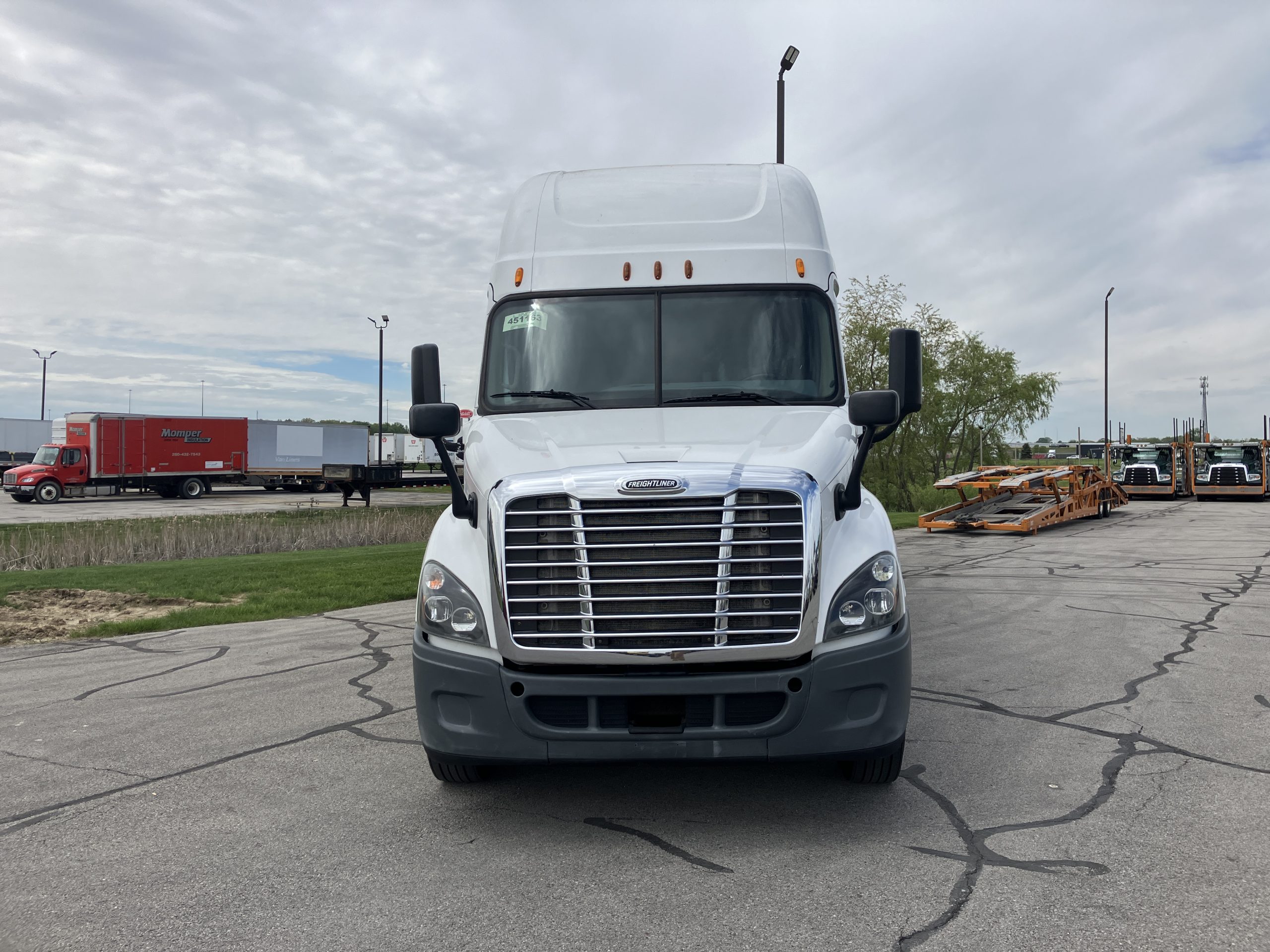 2015 Freightliner CA113 - image 3 of 6