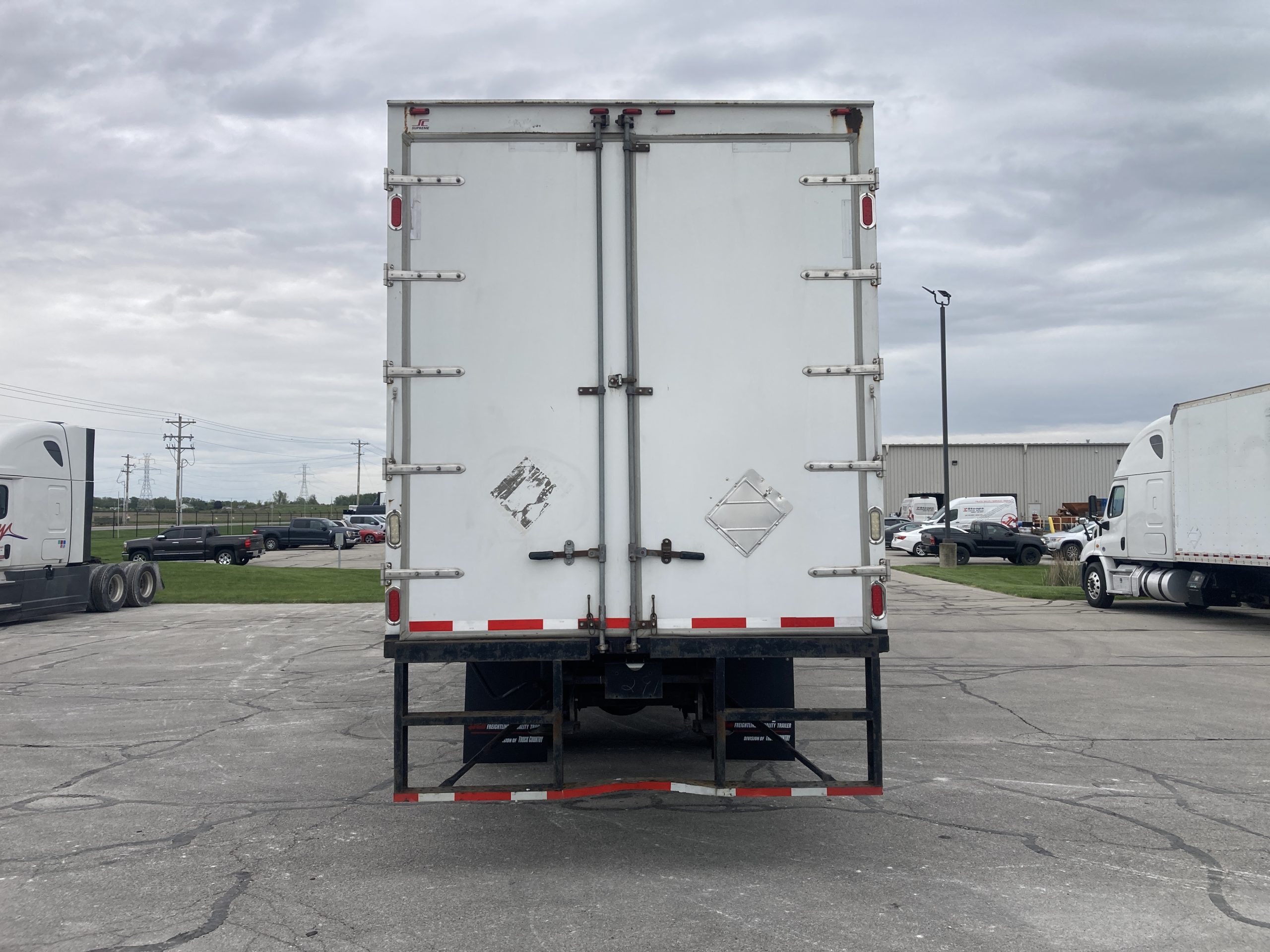 2016 Freightliner CA113 - image 4 of 6