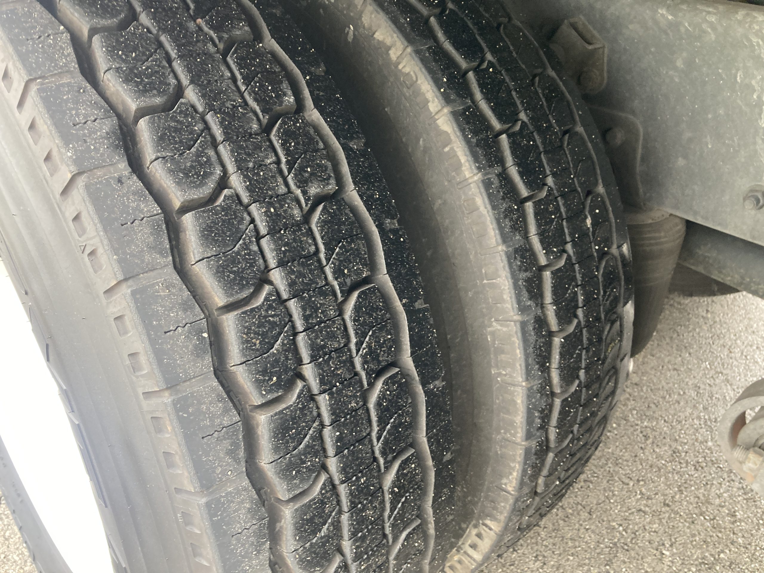 2016 Freightliner CA113 - image 5 of 6