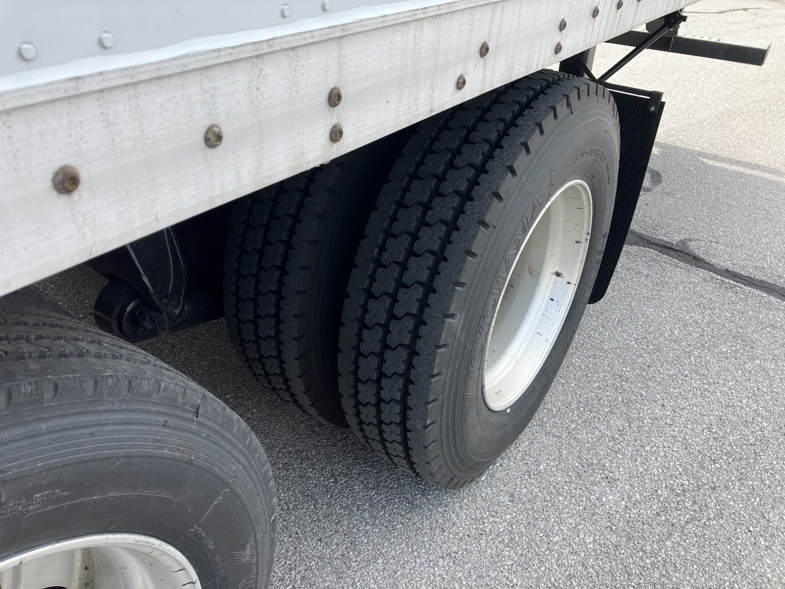2016 Freightliner CA113 - image 5 of 6
