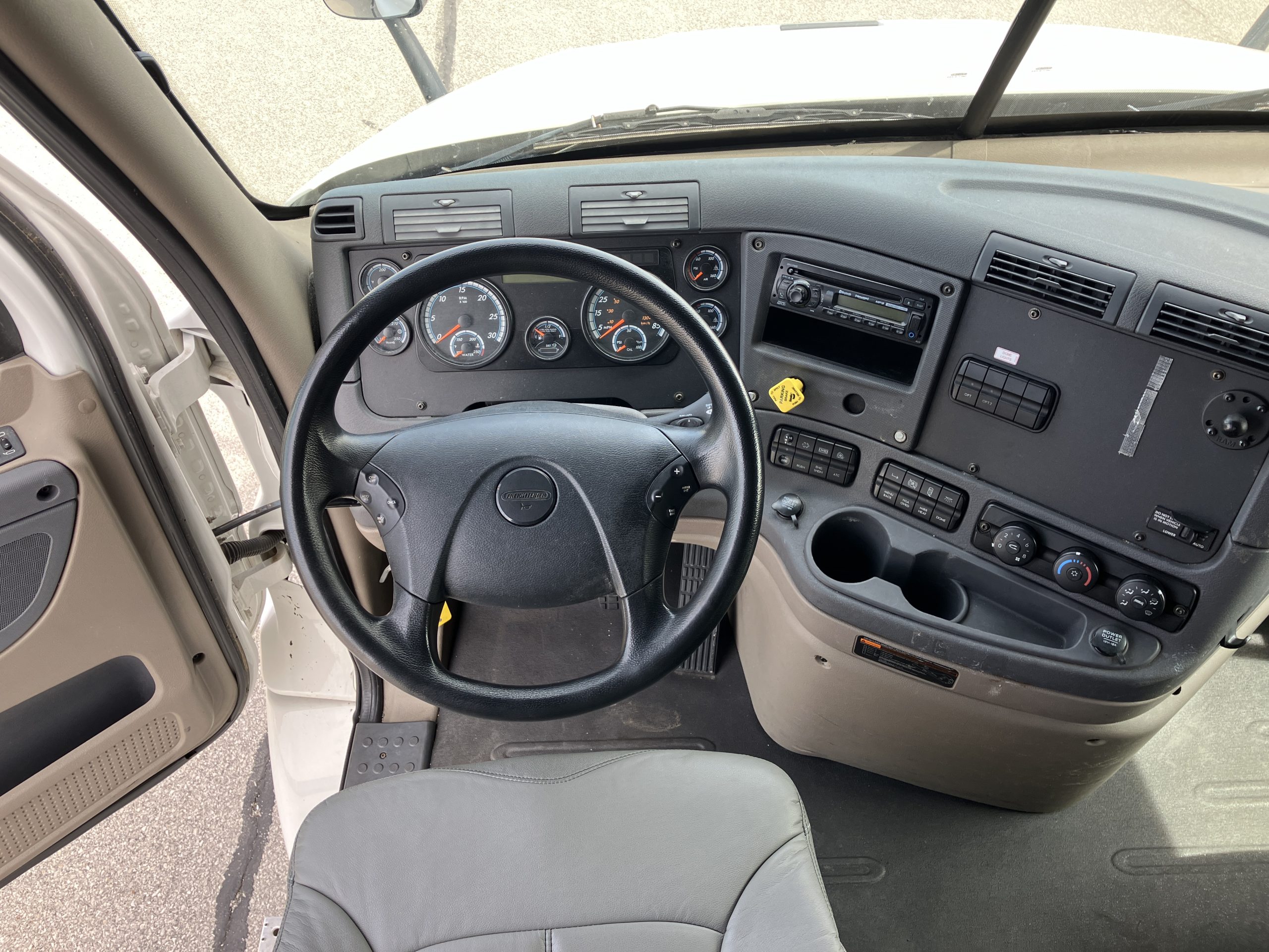 2016 Freightliner - image 6