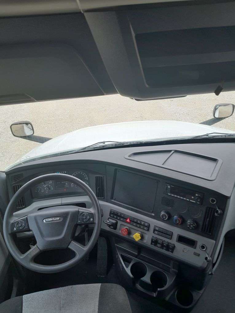 2022 Freightliner PT126 - image 4 of 6