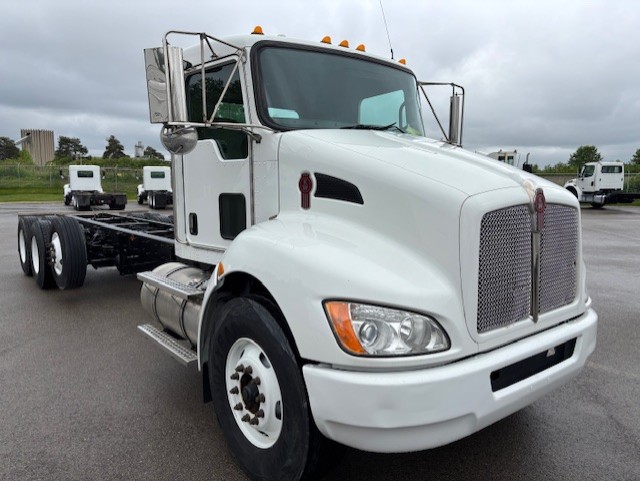 2021 Kenworth T370 - image 2 of 6