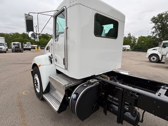 2021 Kenworth T370 - image 1 of 6