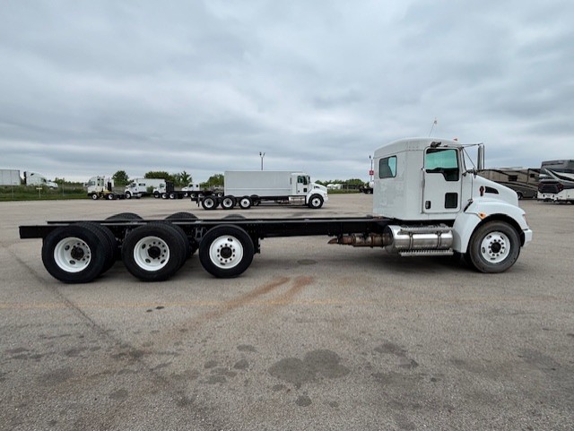 2021 Kenworth T370 - image 2 of 6