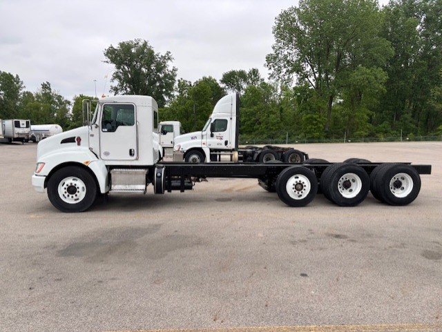 2021 Kenworth T370 - image 3 of 6