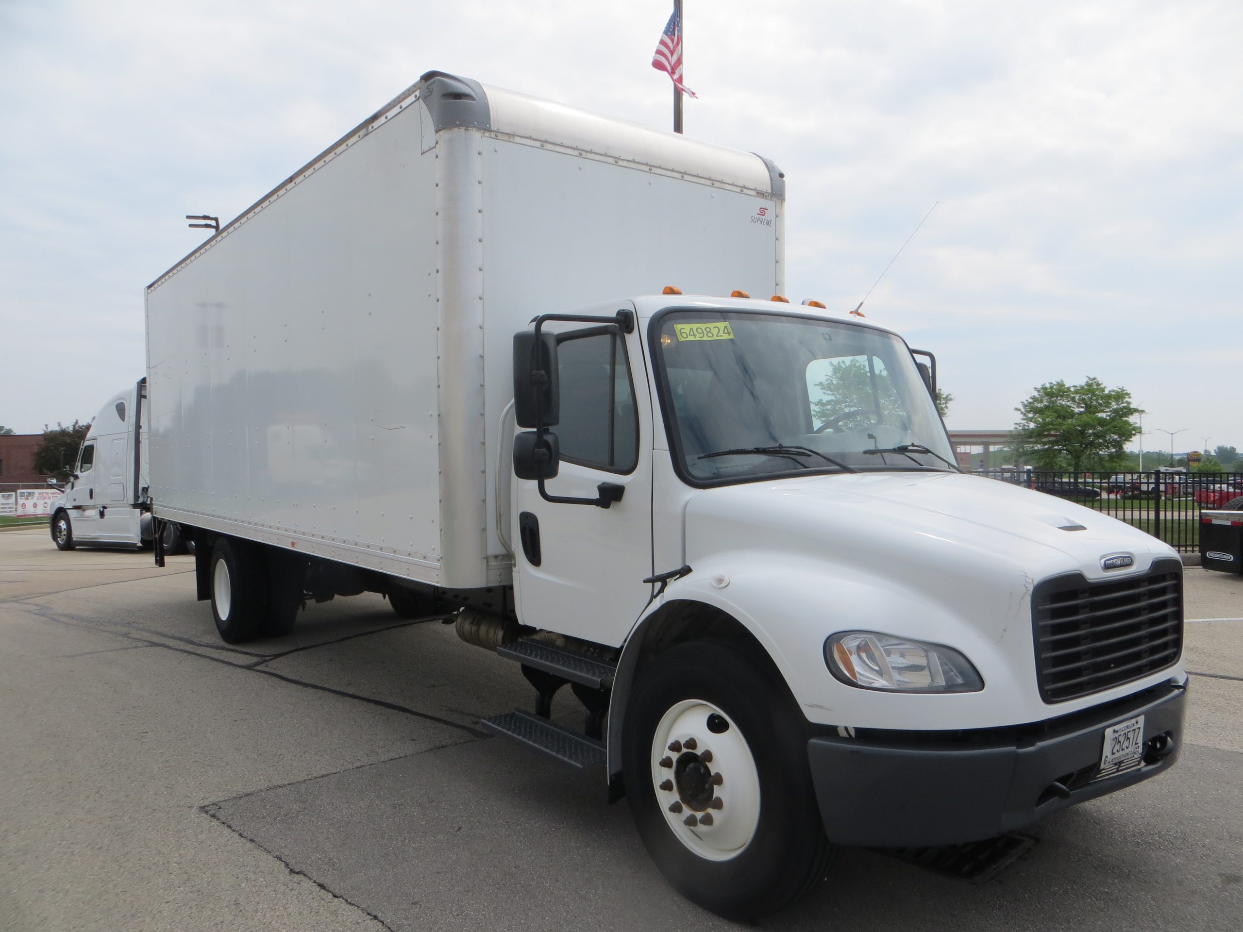 2020 Freightliner M2 106 - image 3 of 6
