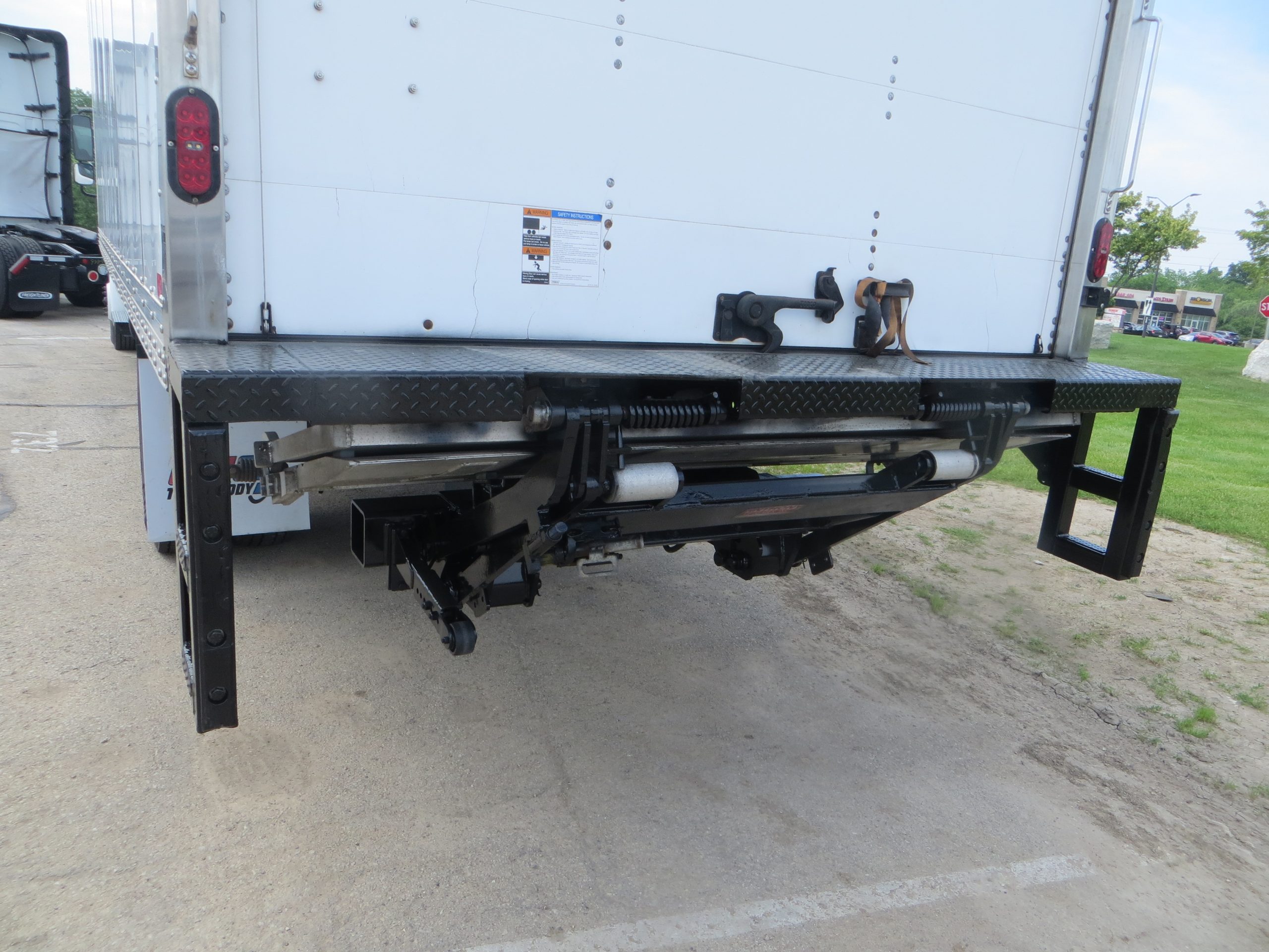 2022 Freightliner M2 106 - image 3 of 6