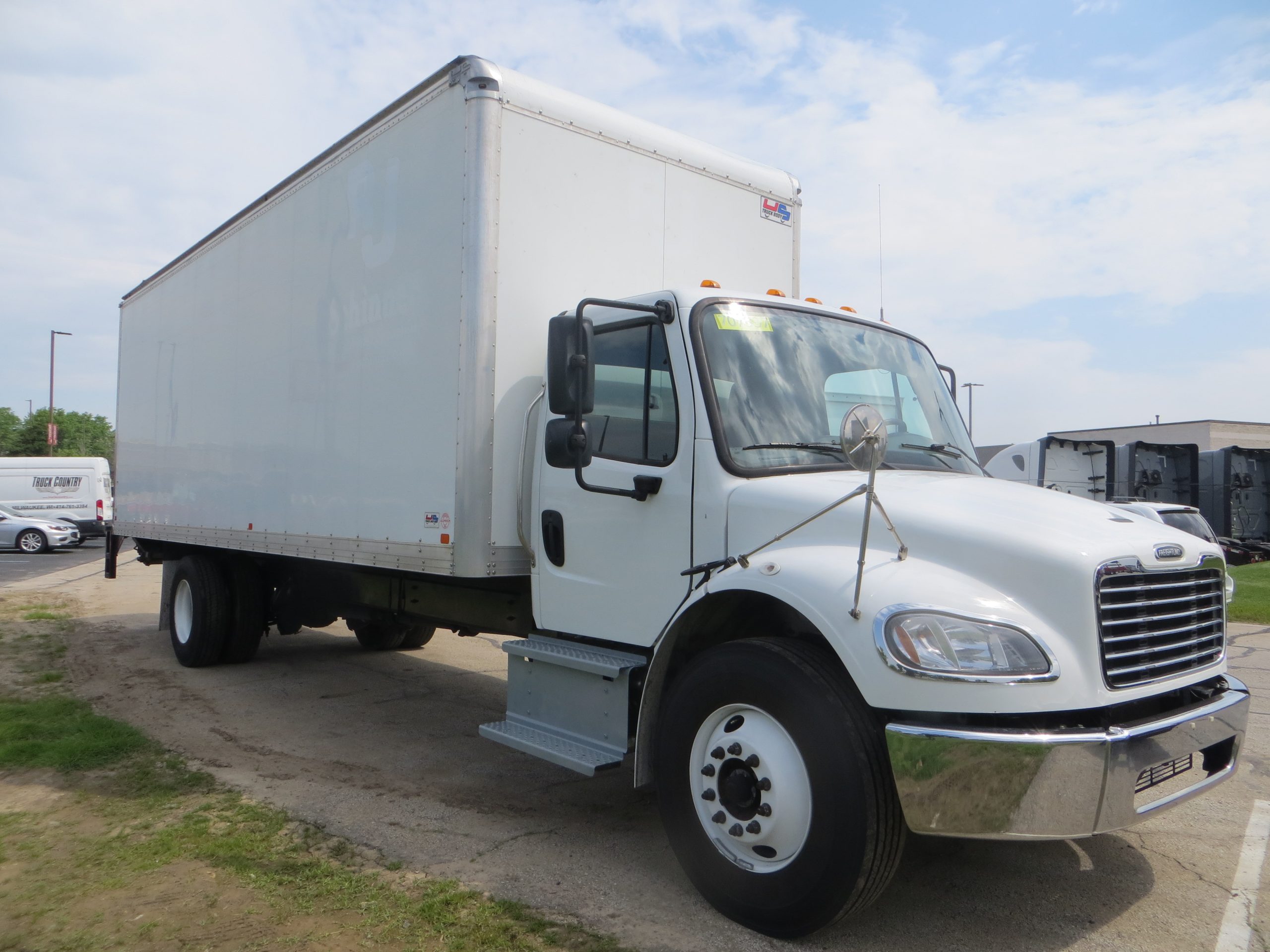 2022 Freightliner M2 106 - image 2 of 6