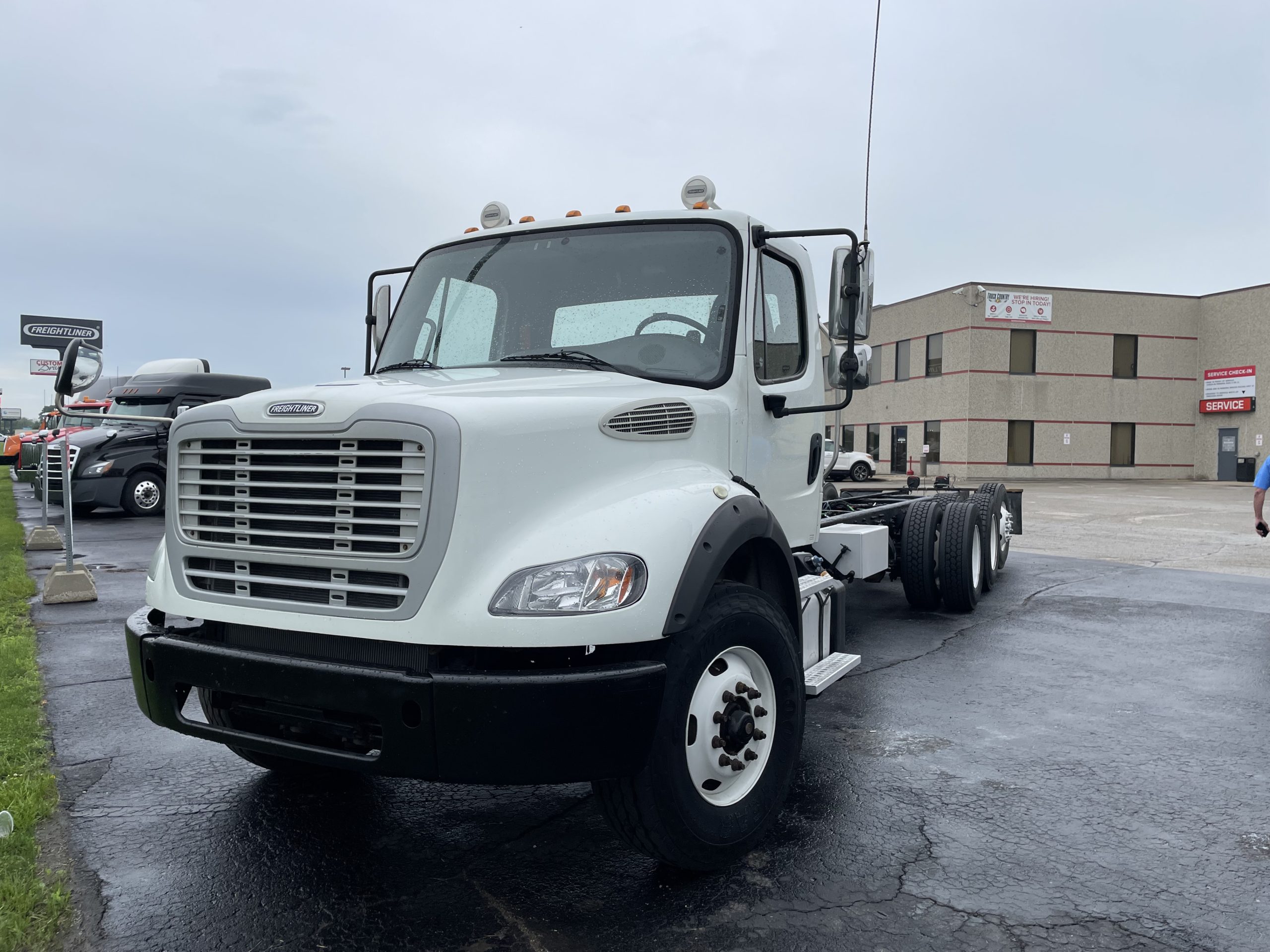 2016 Freightliner M2112 - image 1 of 6