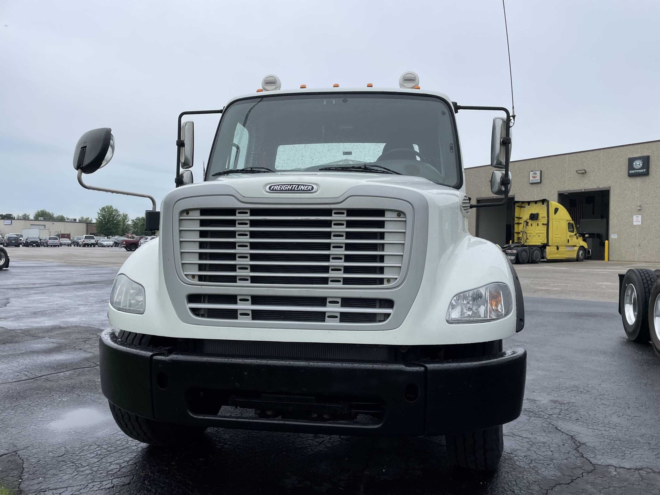 2016 Freightliner M2112 - image 2 of 6