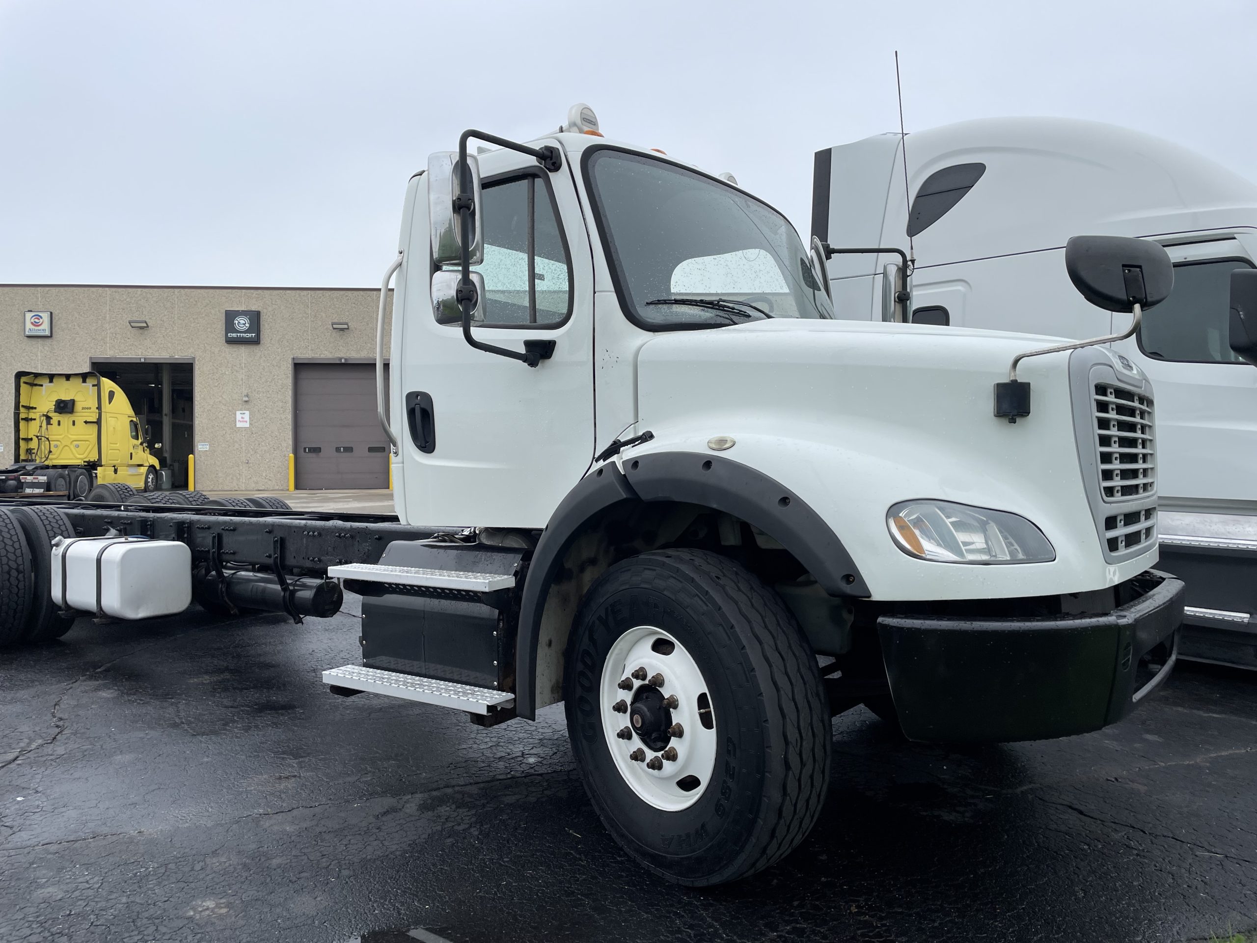2016 Freightliner M2112 - image 3 of 6