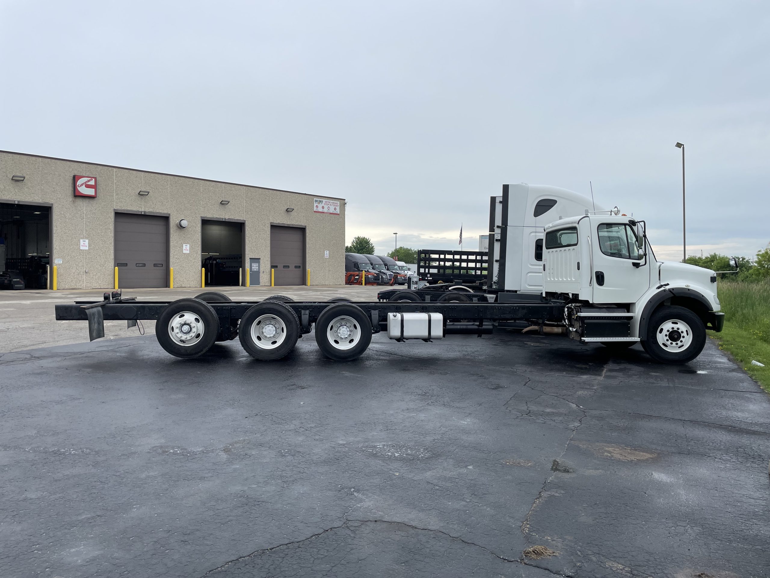 2016 Freightliner M2112 - image 5 of 6