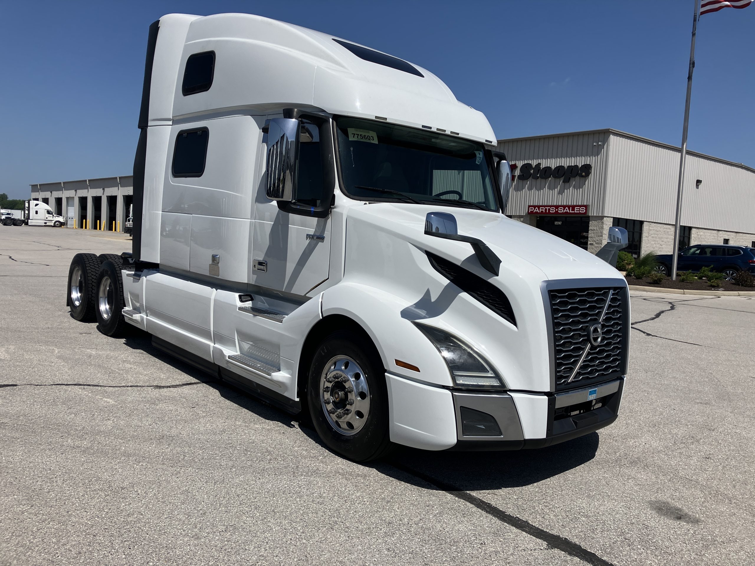 2019 Volvo VNL 860 - image 3